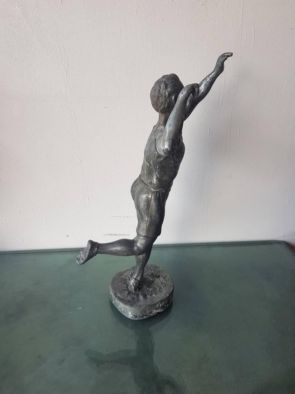 1920s French Aluminium Statue of a Male Athlete In Good Condition For Sale In Raalte, NL