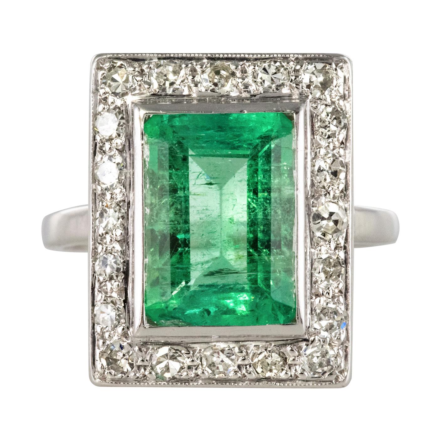 1920s French Art Deco 2.60 Carat Emerald Diamond Ring