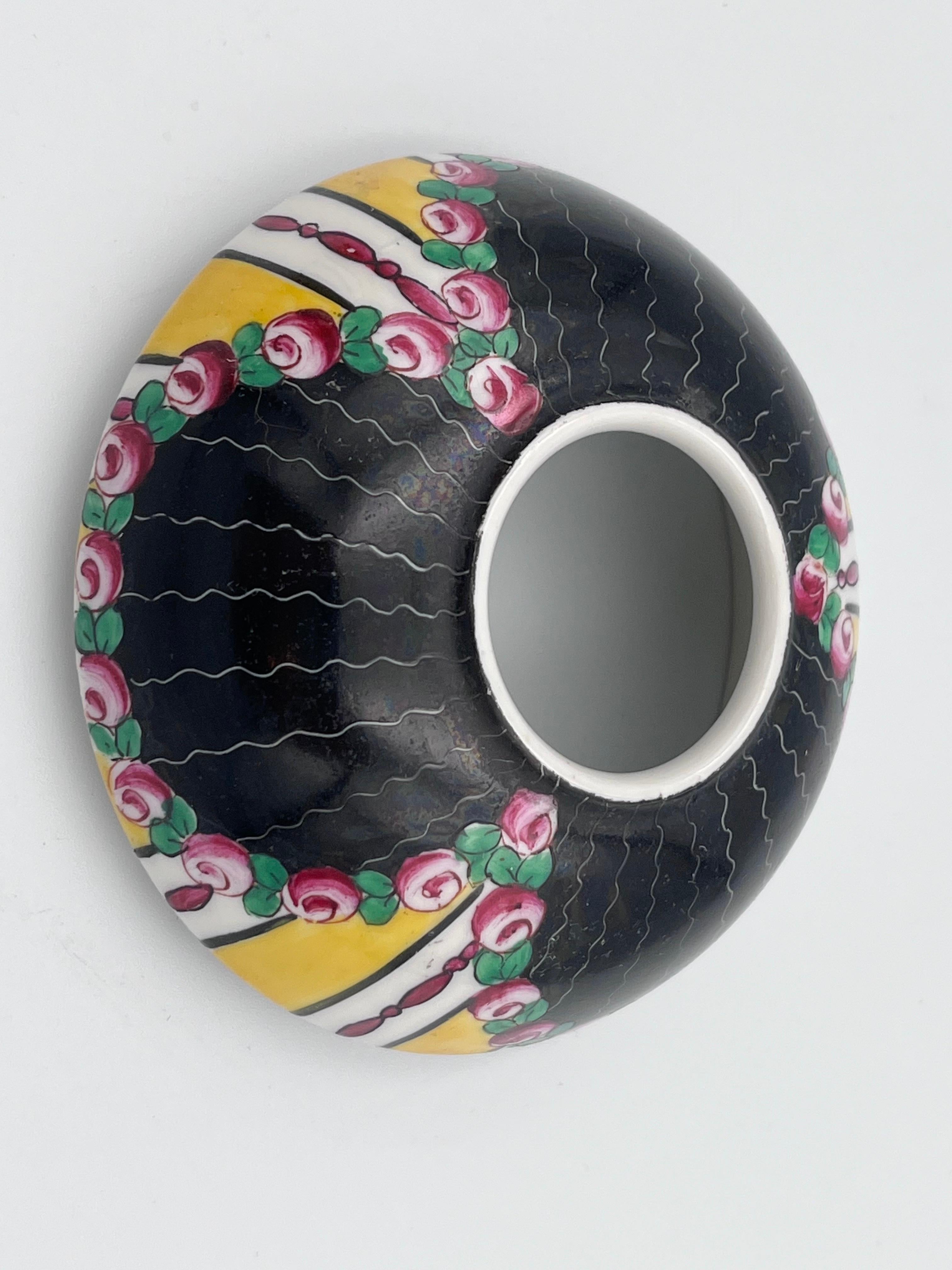 Receptor de pelo / tarro con tapa de porcelana pintada a mano Aladin Art Decó francés de 1920 en venta 4
