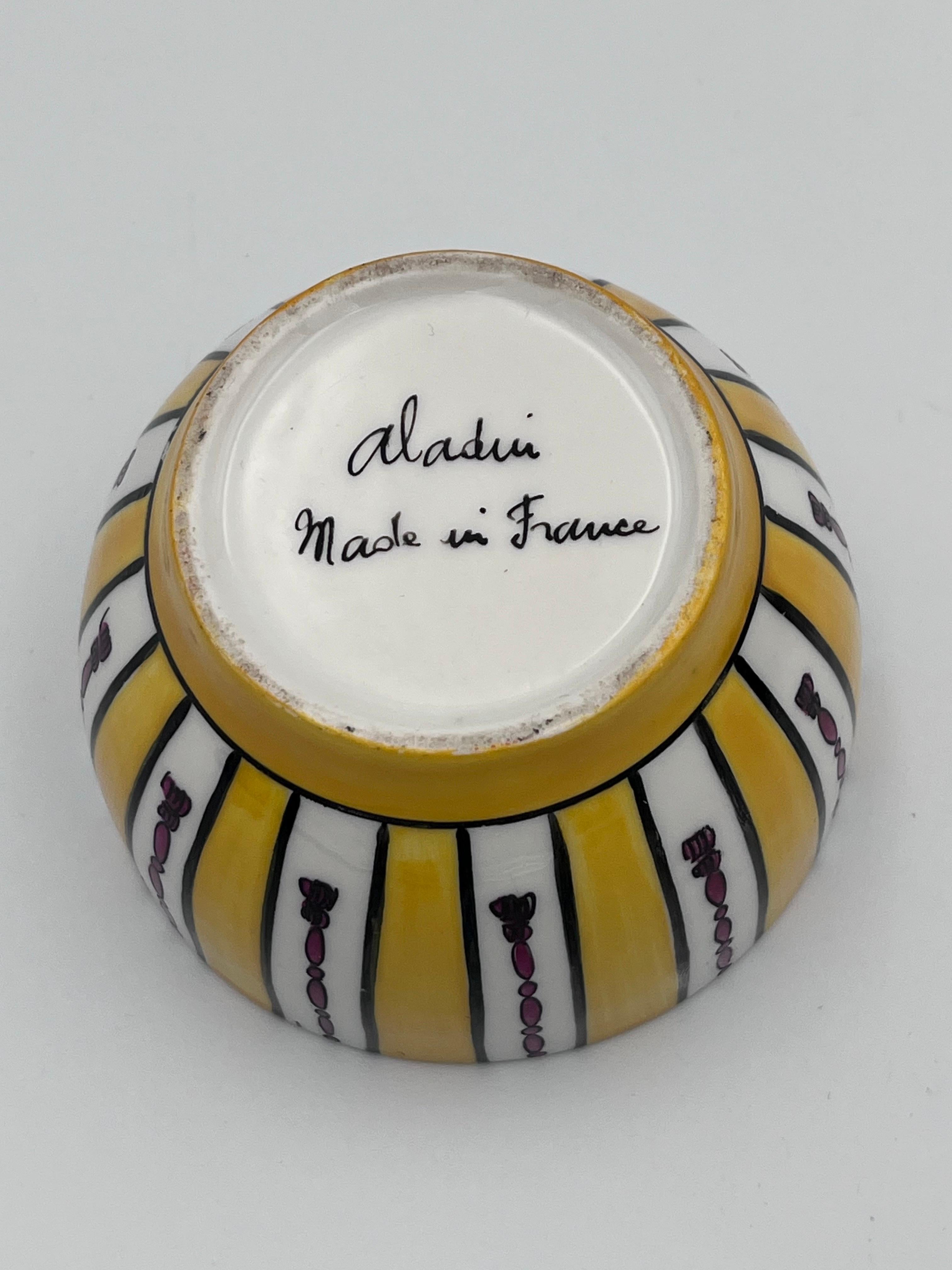 Receptor de pelo / tarro con tapa de porcelana pintada a mano Aladin Art Decó francés de 1920 en venta 6