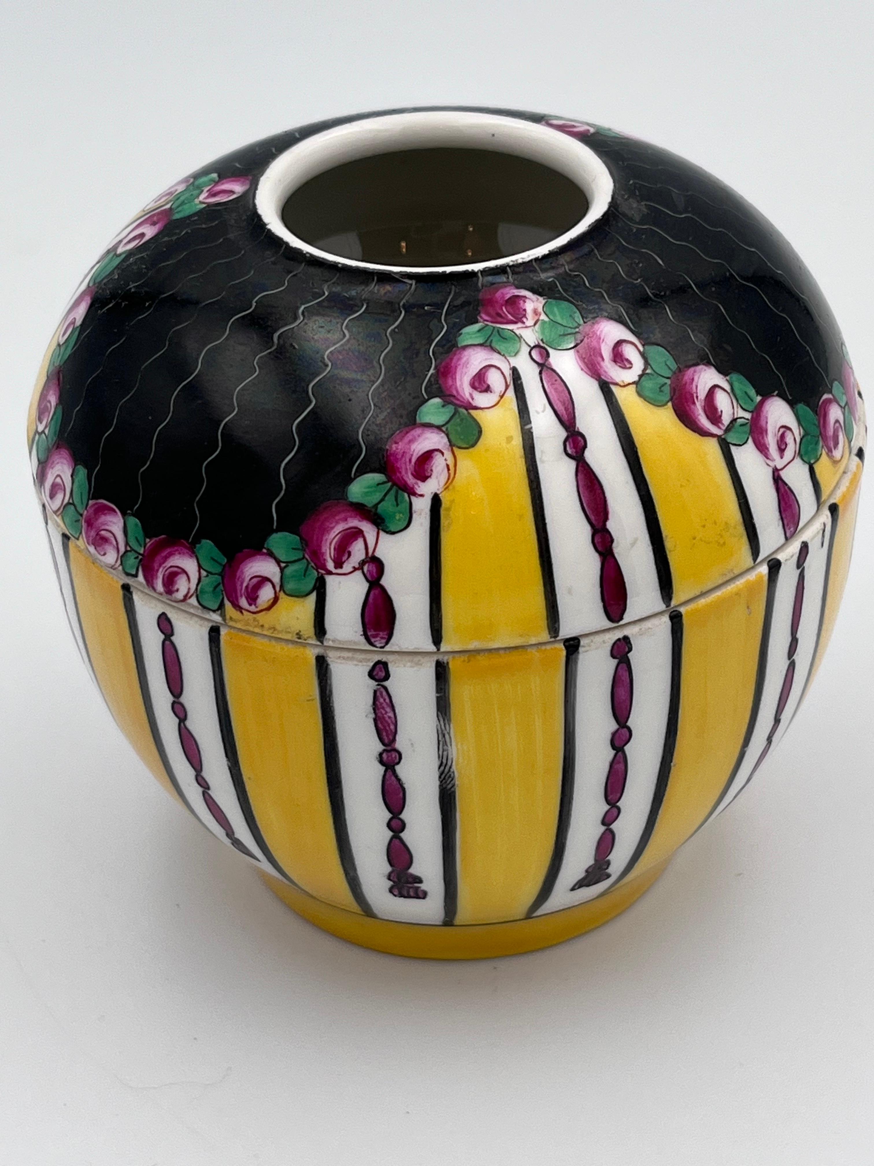 Receptor de pelo / tarro con tapa de porcelana pintada a mano Aladin Art Decó francés de 1920 en venta 8