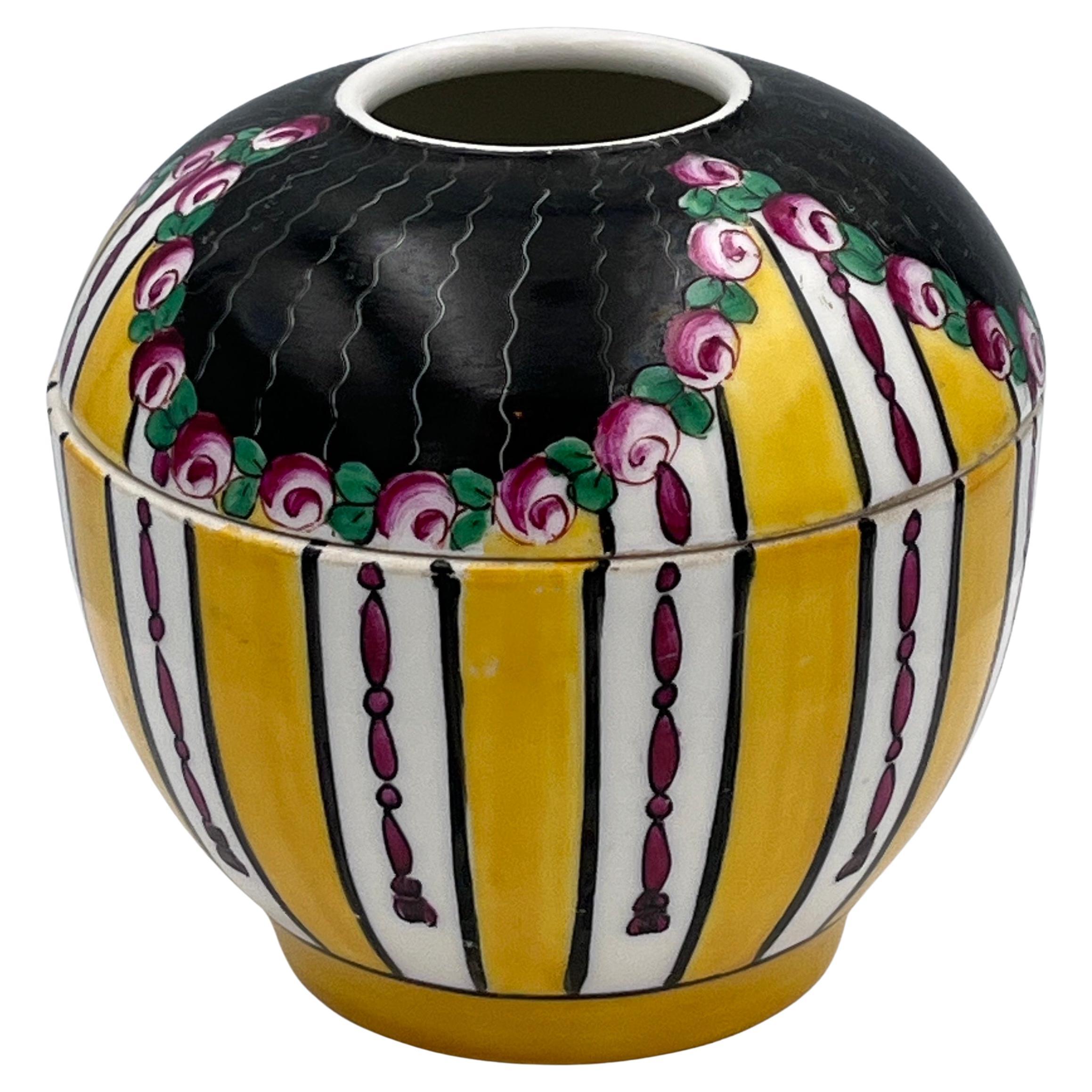 Receptor de pelo / tarro con tapa de porcelana pintada a mano Aladin Art Decó francés de 1920 en venta