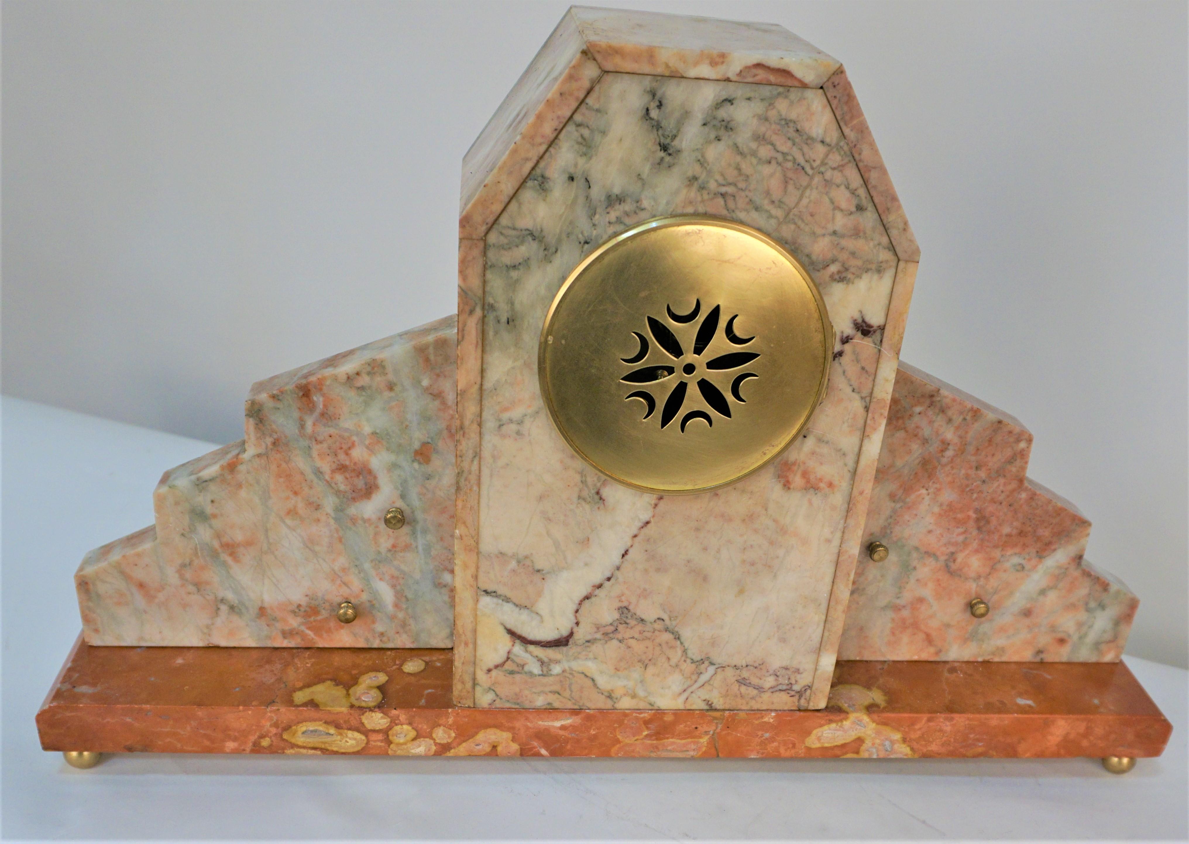  Horloge Art déco française des années 1920 en bronze et marbre en vente 3