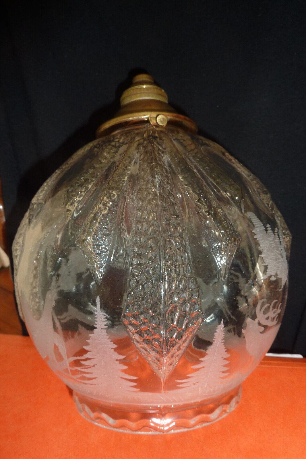 Début du 20ème siècle Suspension/lanterne Art déco française des années 1920 en cristal sculpté représentant des animaux de la forêt en vente