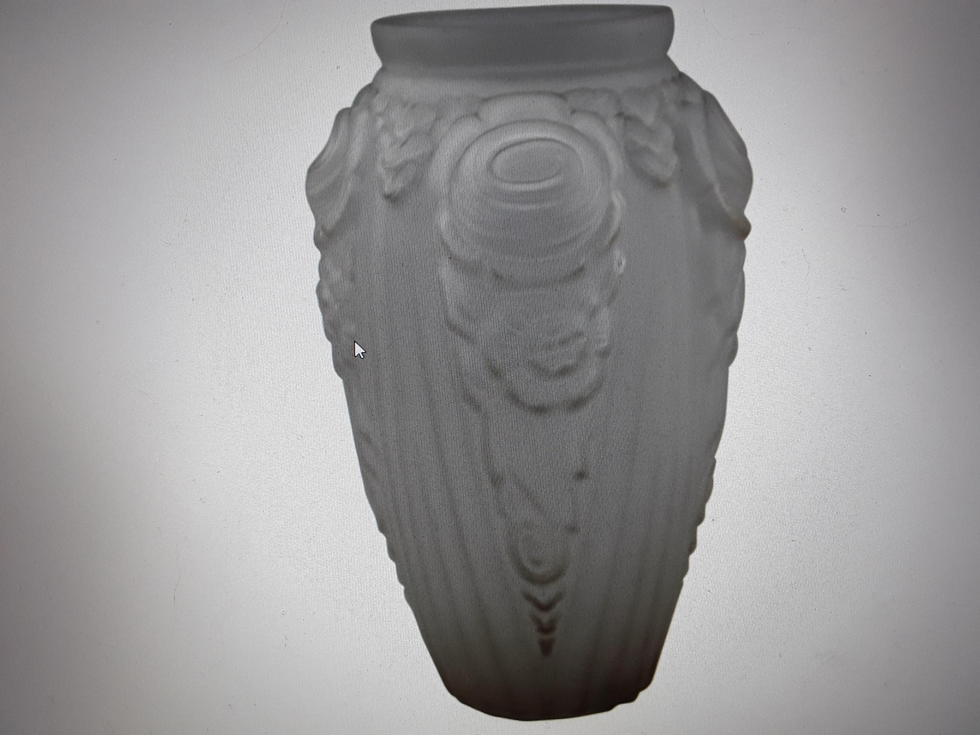 1920's French Art Deco Frosted Detailed Art Glass Vase For Sale 4