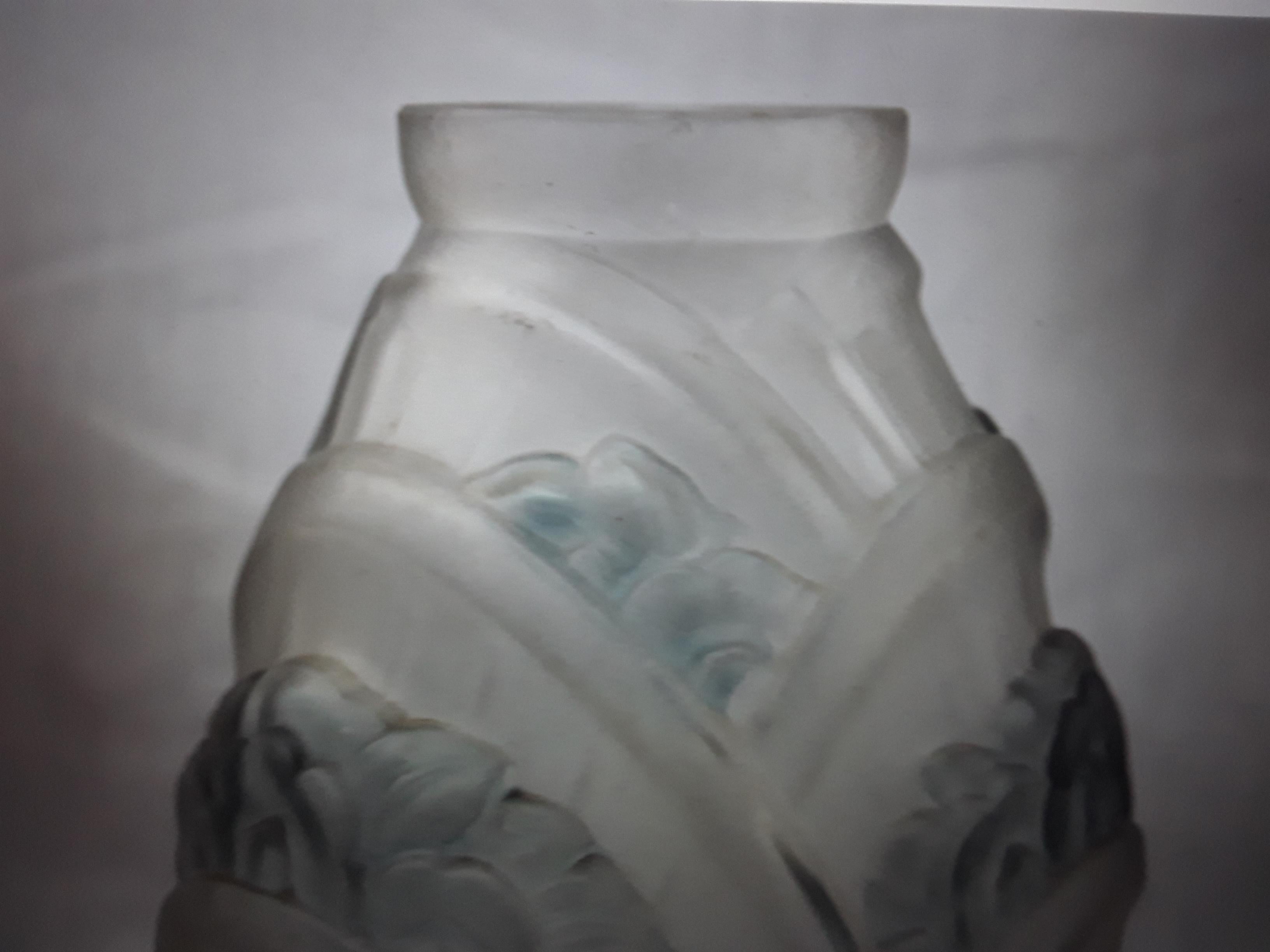 1920's French Art Deco Frosted High Relief Table Vase For Sale 2