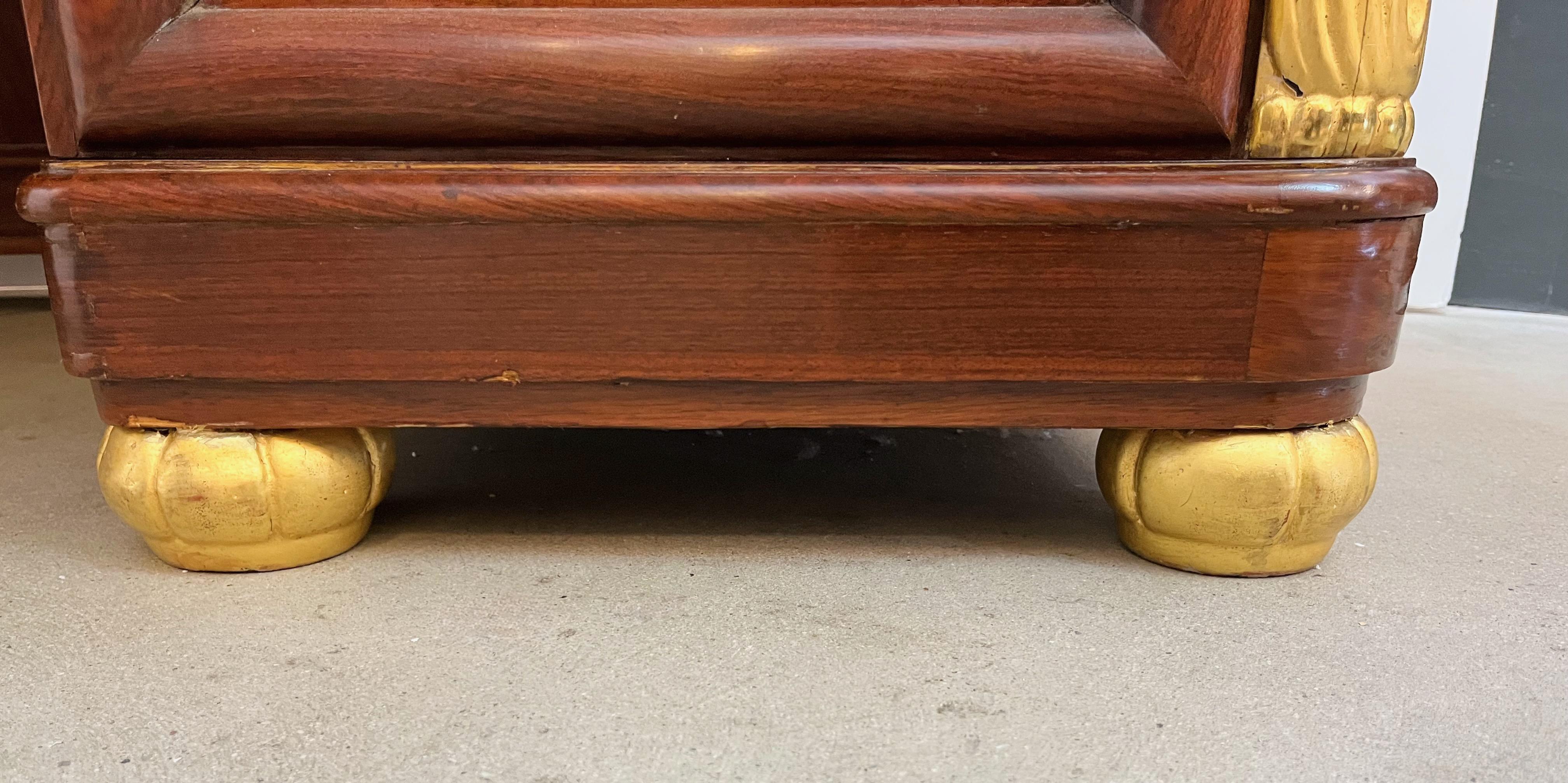 Bureau en bois de rose avec écritoire en cuir sculpté en bois de gilt des années 1920 en vente 3