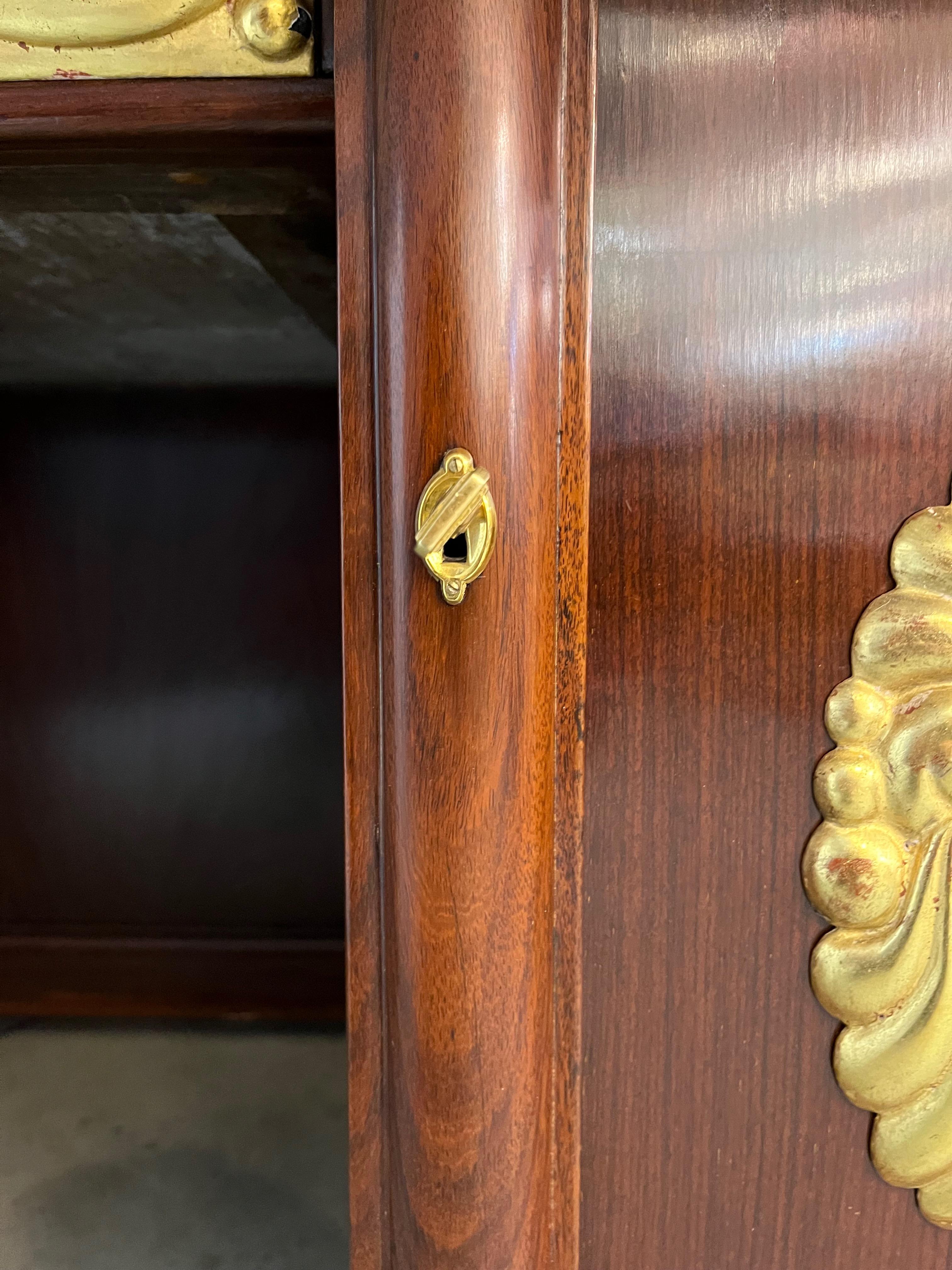 Bureau en bois de rose avec écritoire en cuir sculpté en bois de gilt des années 1920 en vente 4