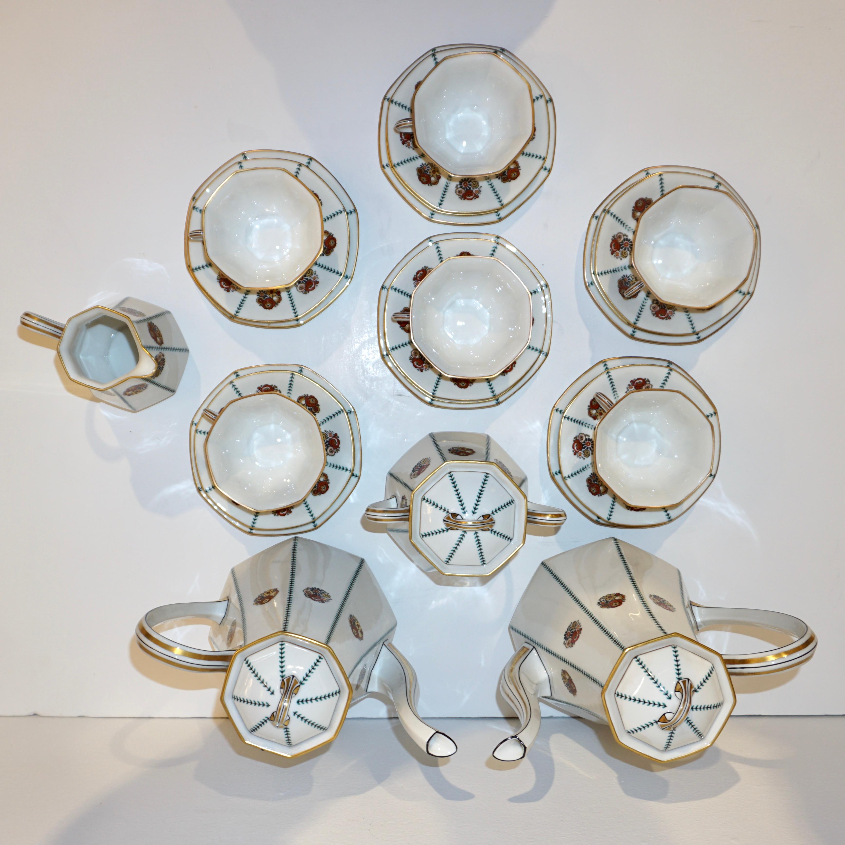 Art Deco French porcelain 28-piece set for 6, from Limoges by Balleroy Frères with dating mark. Rare set not only for the perfect condition but also for the pieces it includes: double pots for tea and/or coffee and hot water, one creamer, one sugar