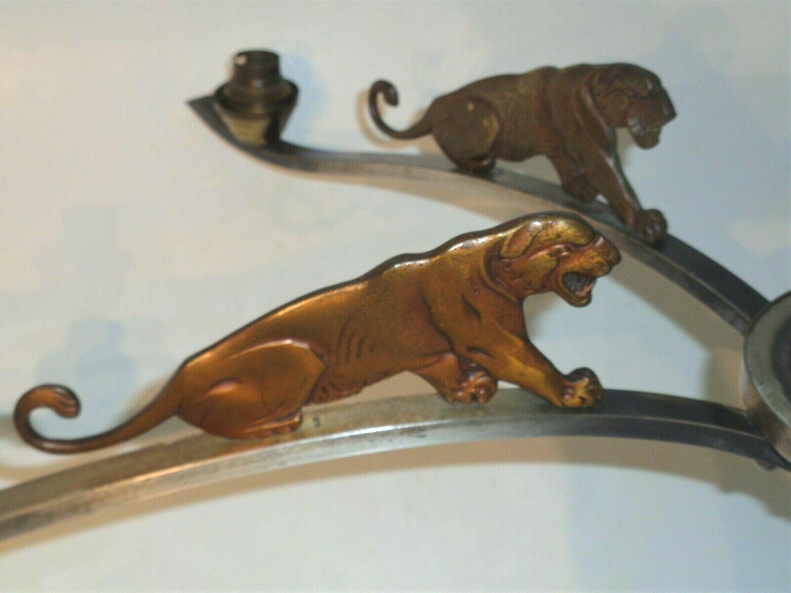 Lustre Art déco français des années 1920 encadré de nickel et en bronze figurant un tigre rugissant en vente 5