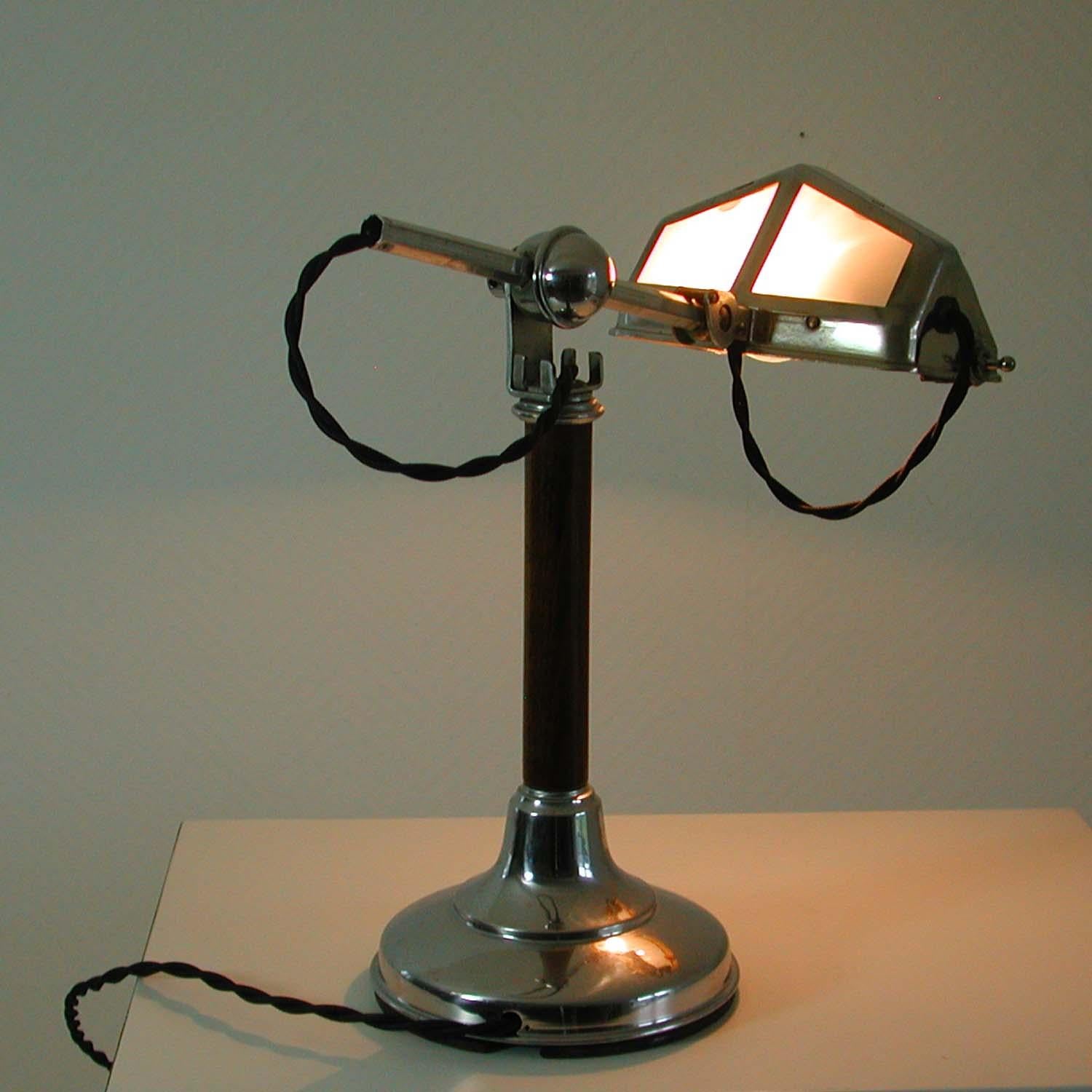 1920s French Art Deco Pirouette Chrome Wood and Glass Table Lamp 2