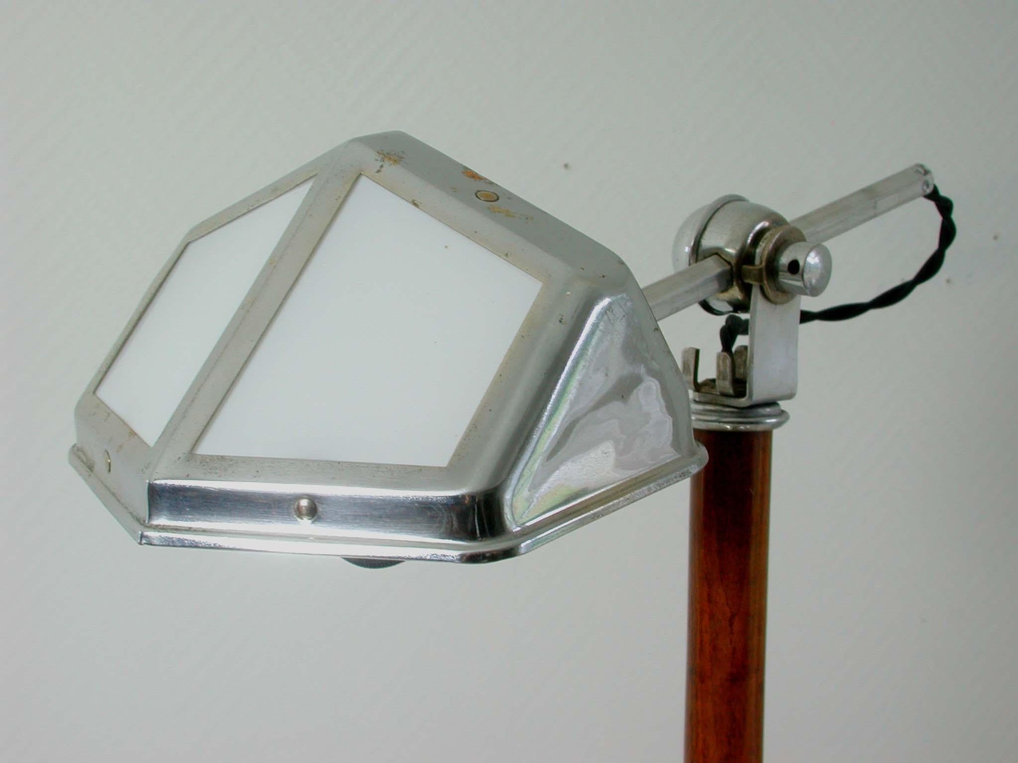 1920s French Art Deco Pirouette Chrome Wood and Glass Table Lamp In Good Condition In NUEMBRECHT, NRW
