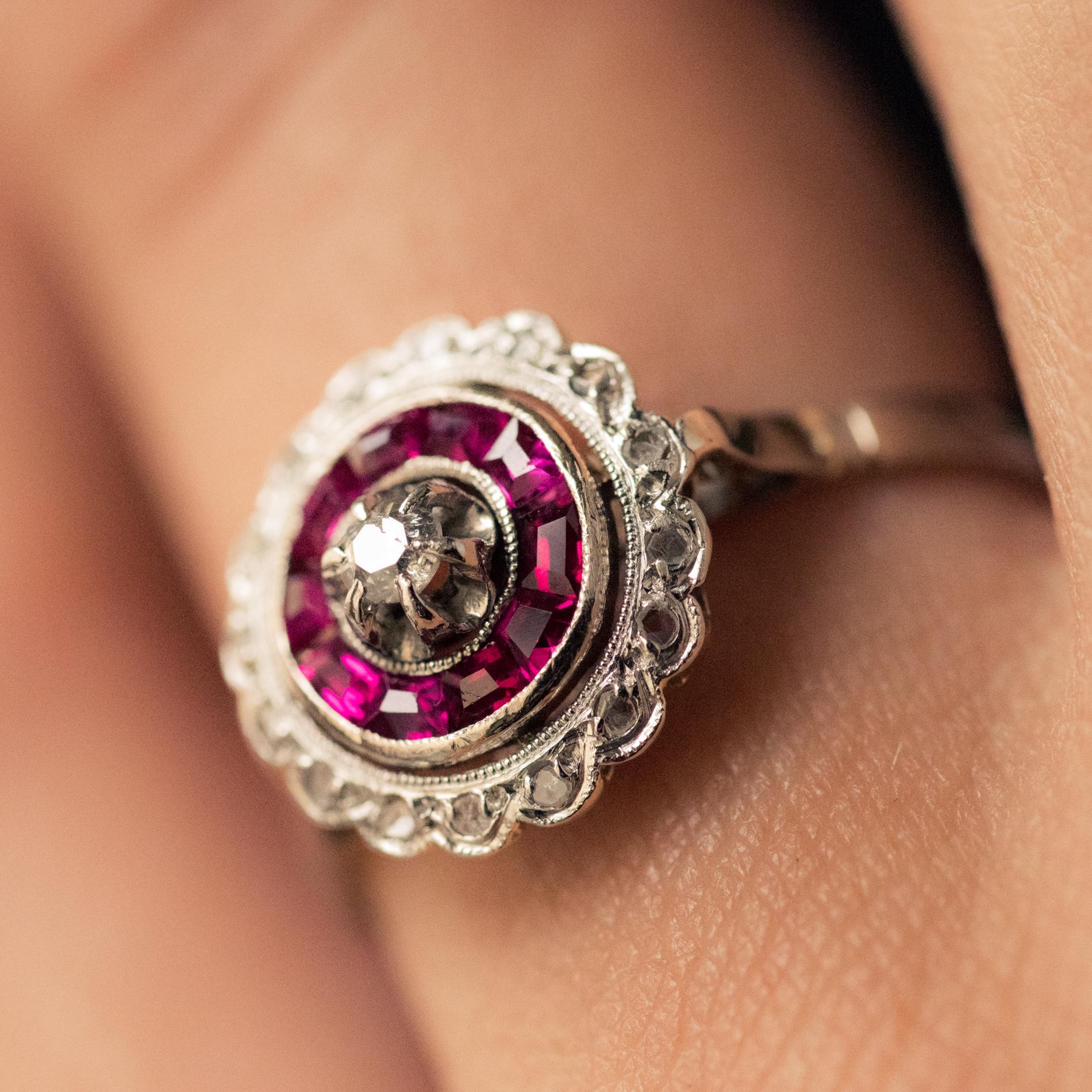 1920s French Art Deco Ruby Diamond 18 Karat White Gold Round Ring In Fair Condition In Poitiers, FR