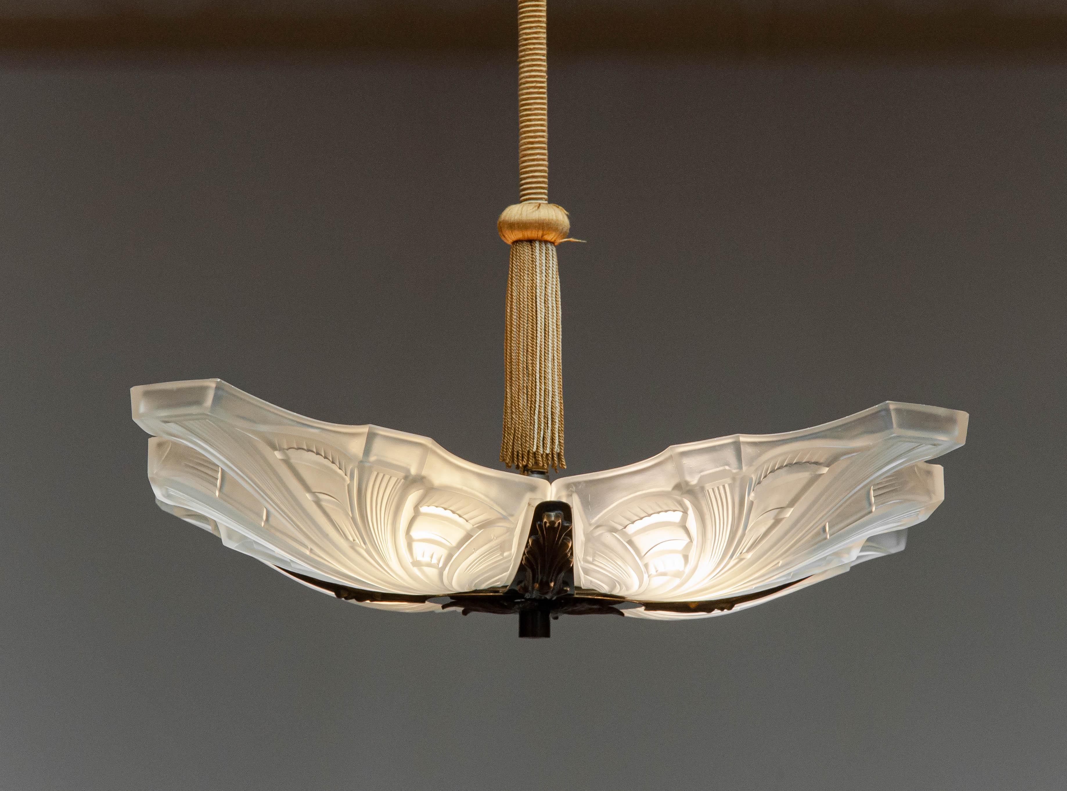 Lustre à pendentif carré Art déco français des années 1920 avec verre dépoli en vente 2