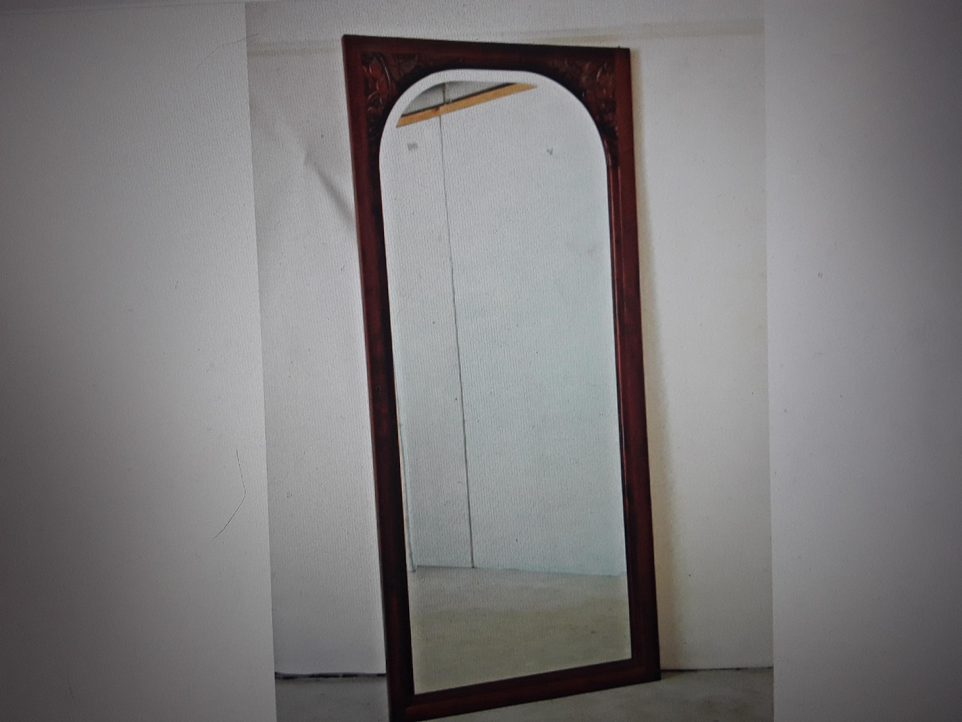 1920's French Art Deco Wall Mirror with Amazing Wood Carving with Deco Scene For Sale 2