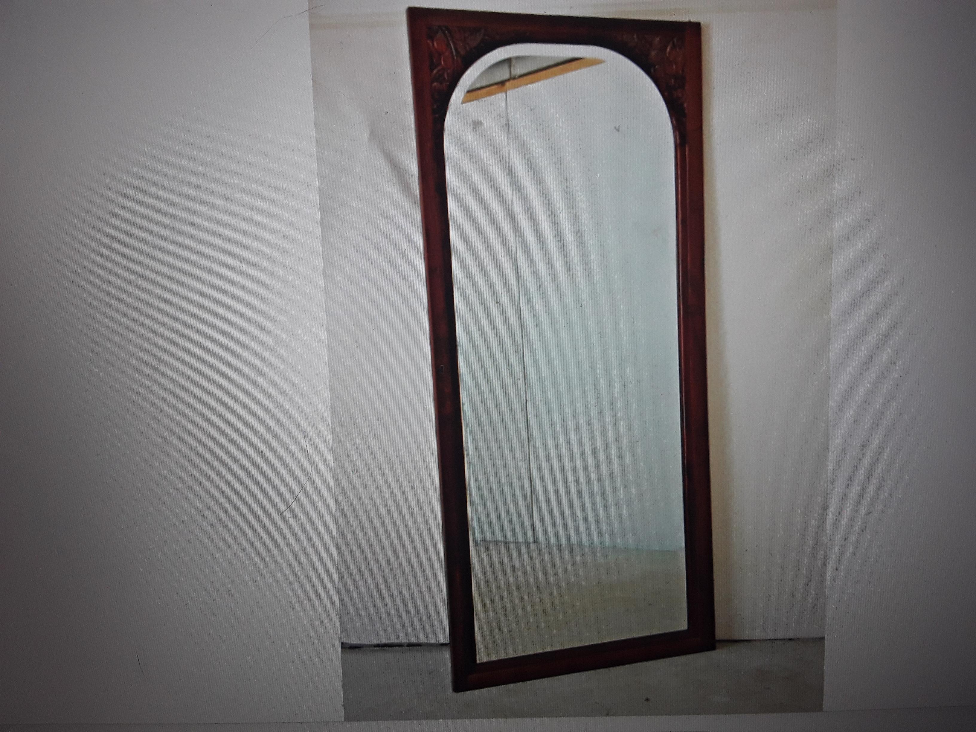 1920's French Art Deco Wall Mirror with Amazing Wood Carving with Deco Scene For Sale 3