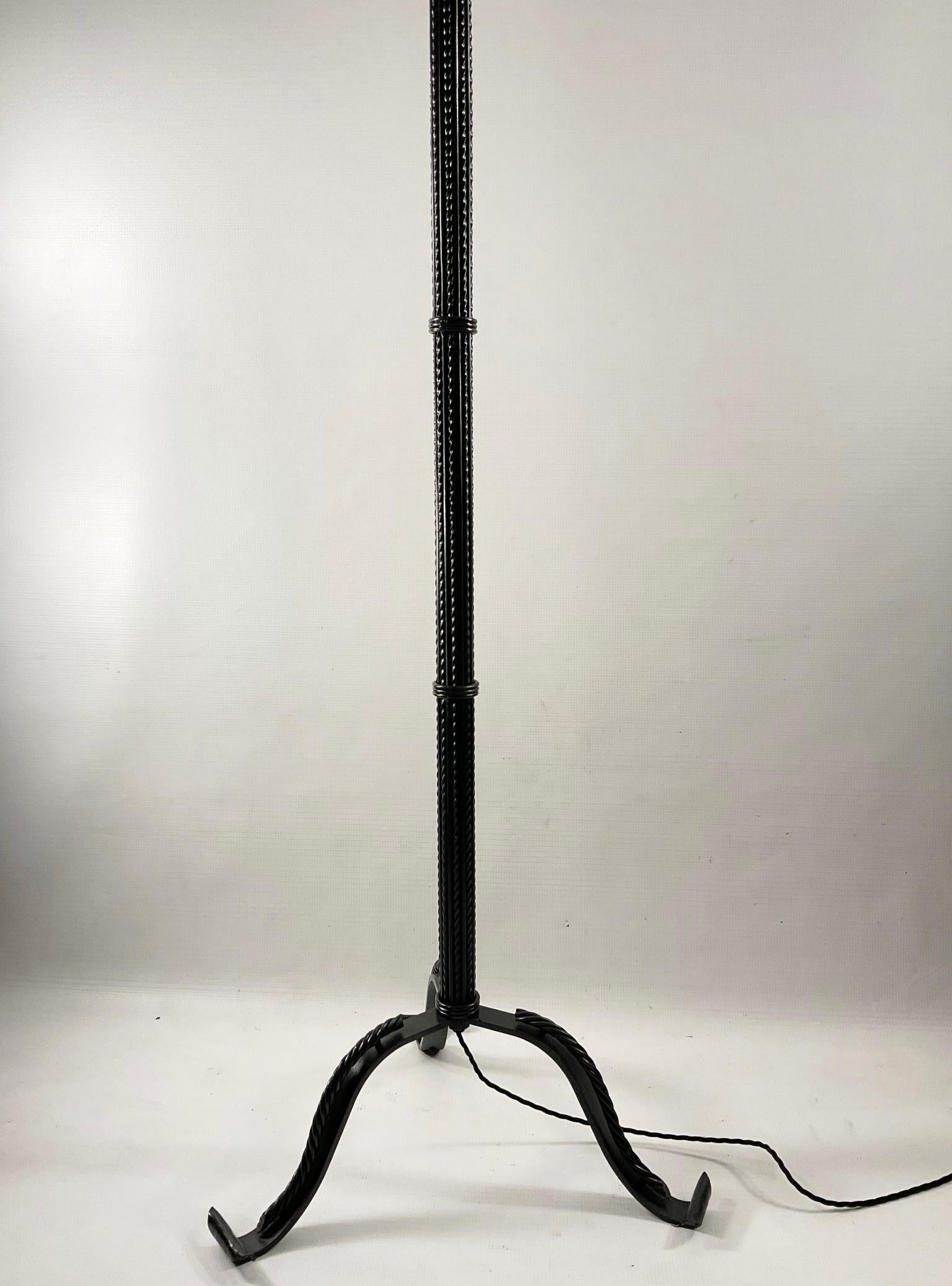 1920s French Art Deco Wrought Iron Floor Lamp with Frosted Glass Shade For Sale 10