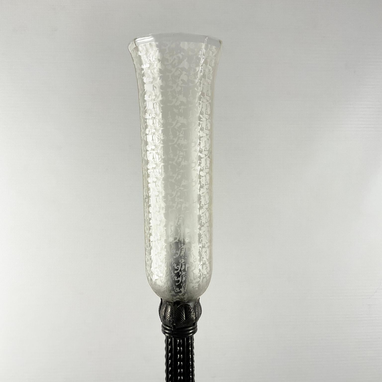 1920s French Art Deco Wrought Iron Floor Lamp with Frosted Glass Shade For Sale 3