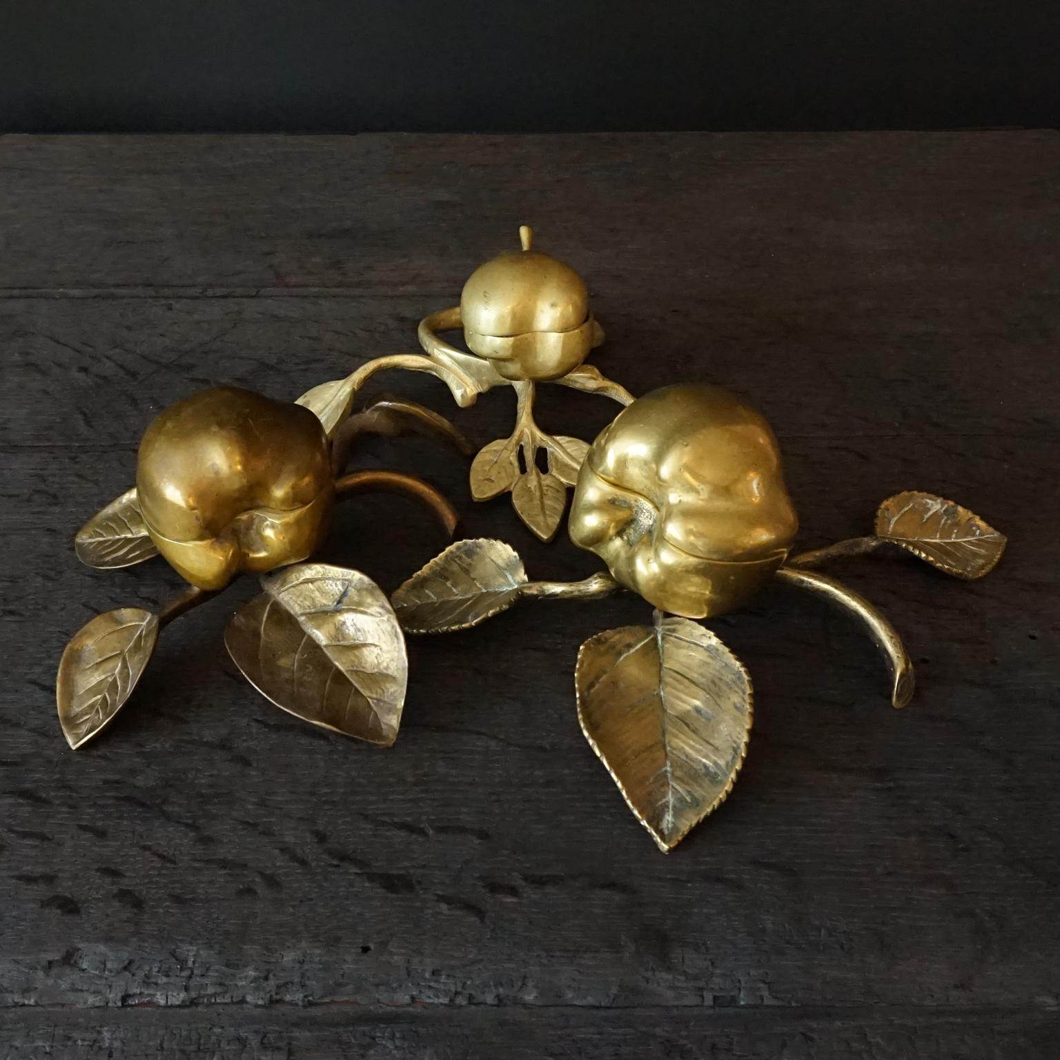 1920s French Art Nouveau Three Bronze Hinged Apples and Pear Trinket Boxes In Good Condition For Sale In Haarlem, NL