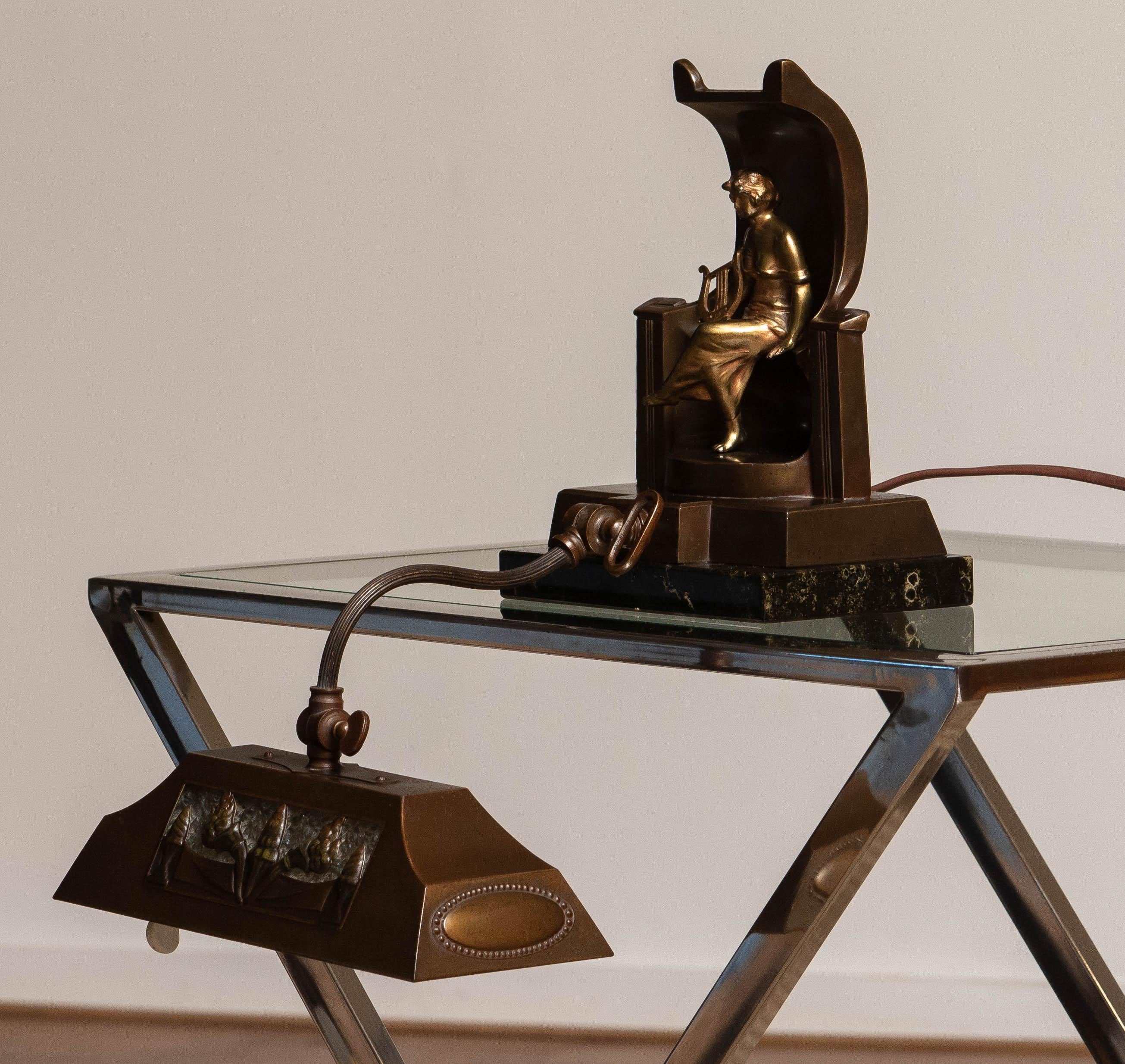 Lámpara de piano Art Decó francesa / belga de latón de los años 20 sobre base de mármol negro belga en venta 5