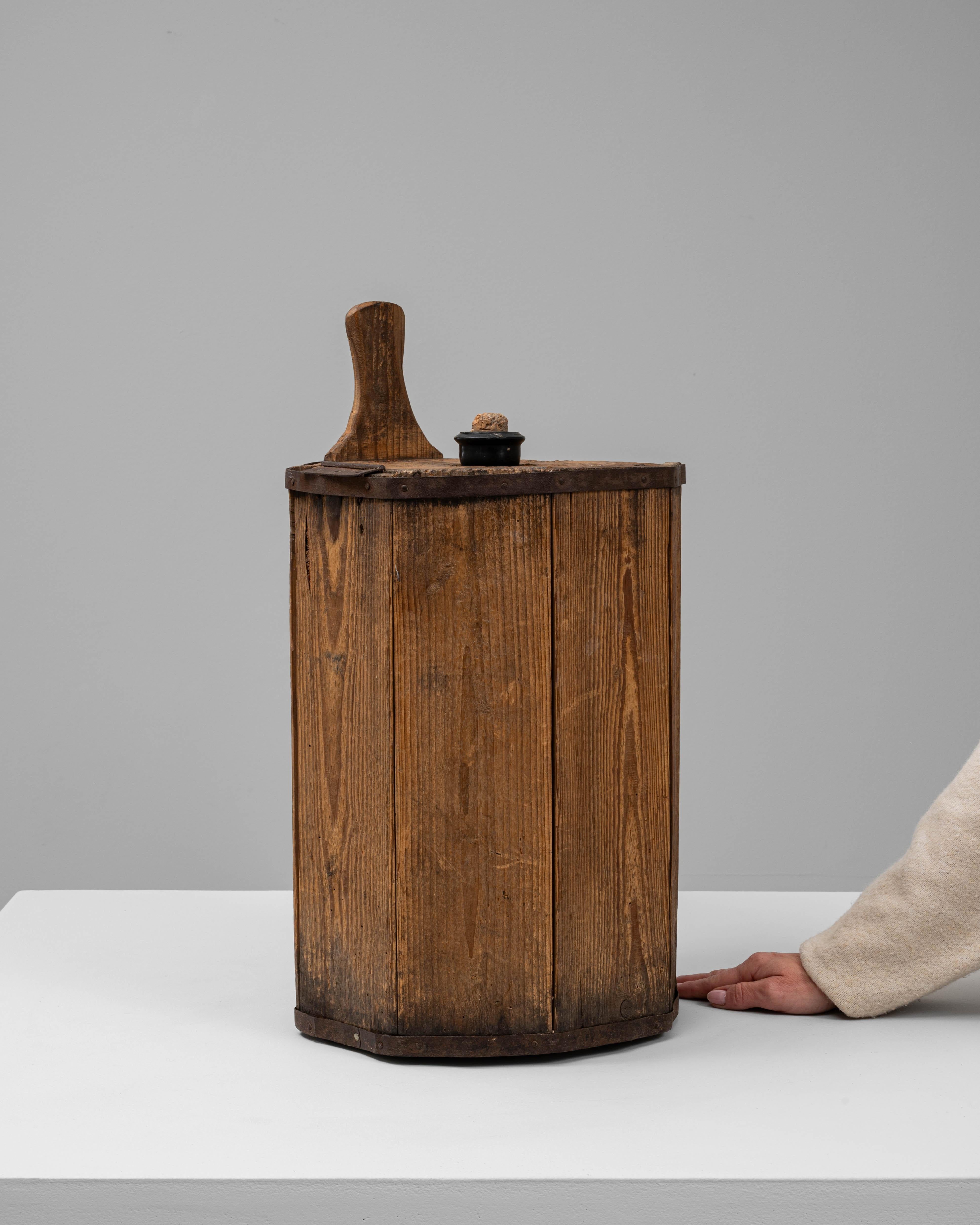 1920er Jahre Französisch Flasche in Holzkiste (Glas) im Angebot