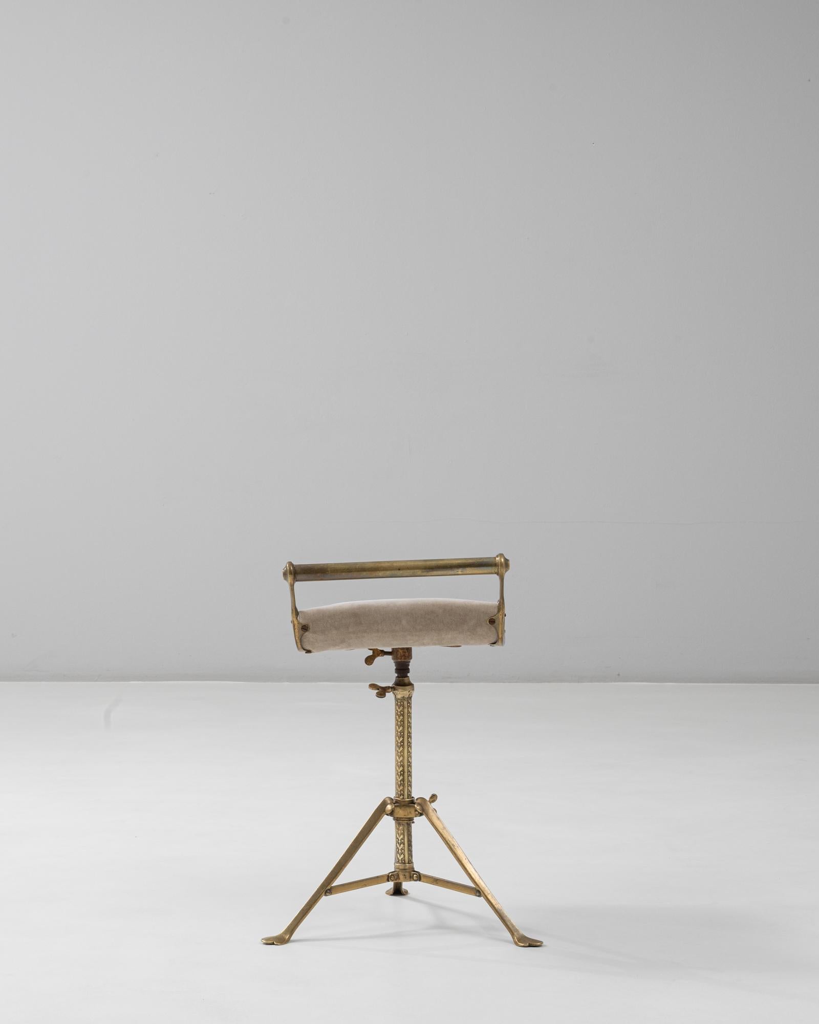 1920s French Brass Adjustable Stool With Upholstered Seat and Tripod Base siglo XX