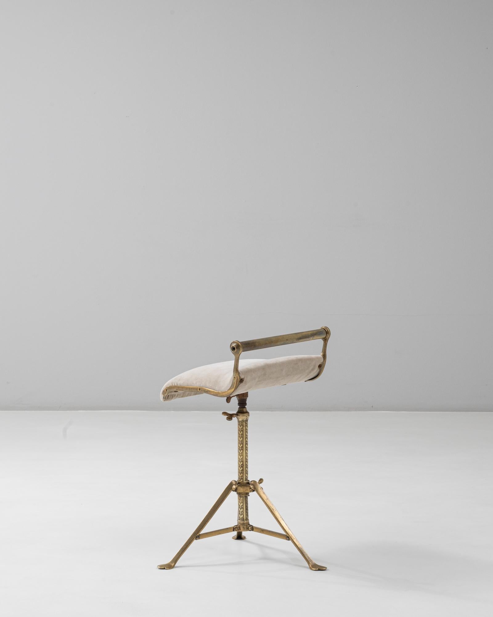1920s French Brass Adjustable Stool With Upholstered Seat and Tripod Base Latón