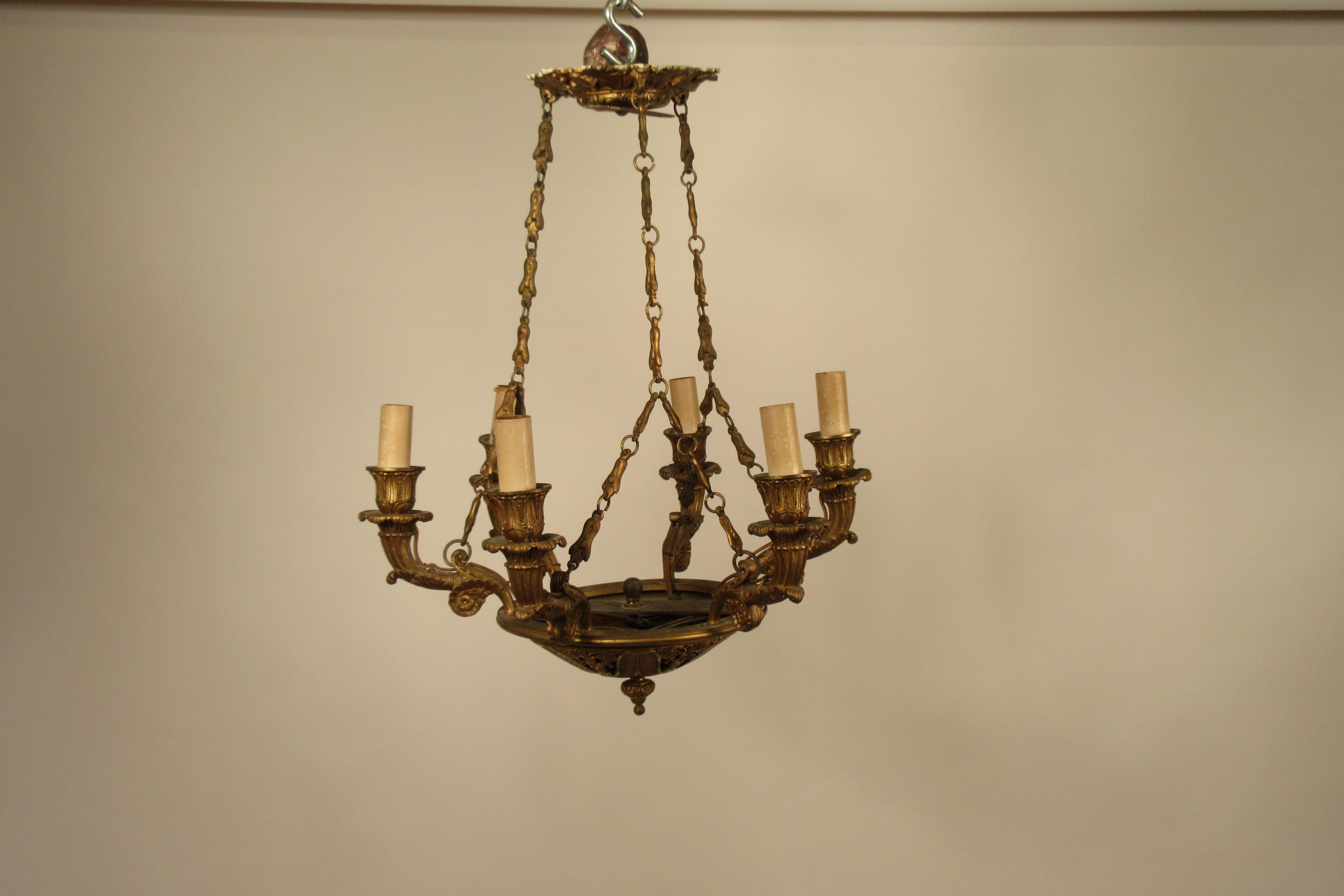 Early 20th Century 1920s French Bronze Small Classical Chandelier For Sale