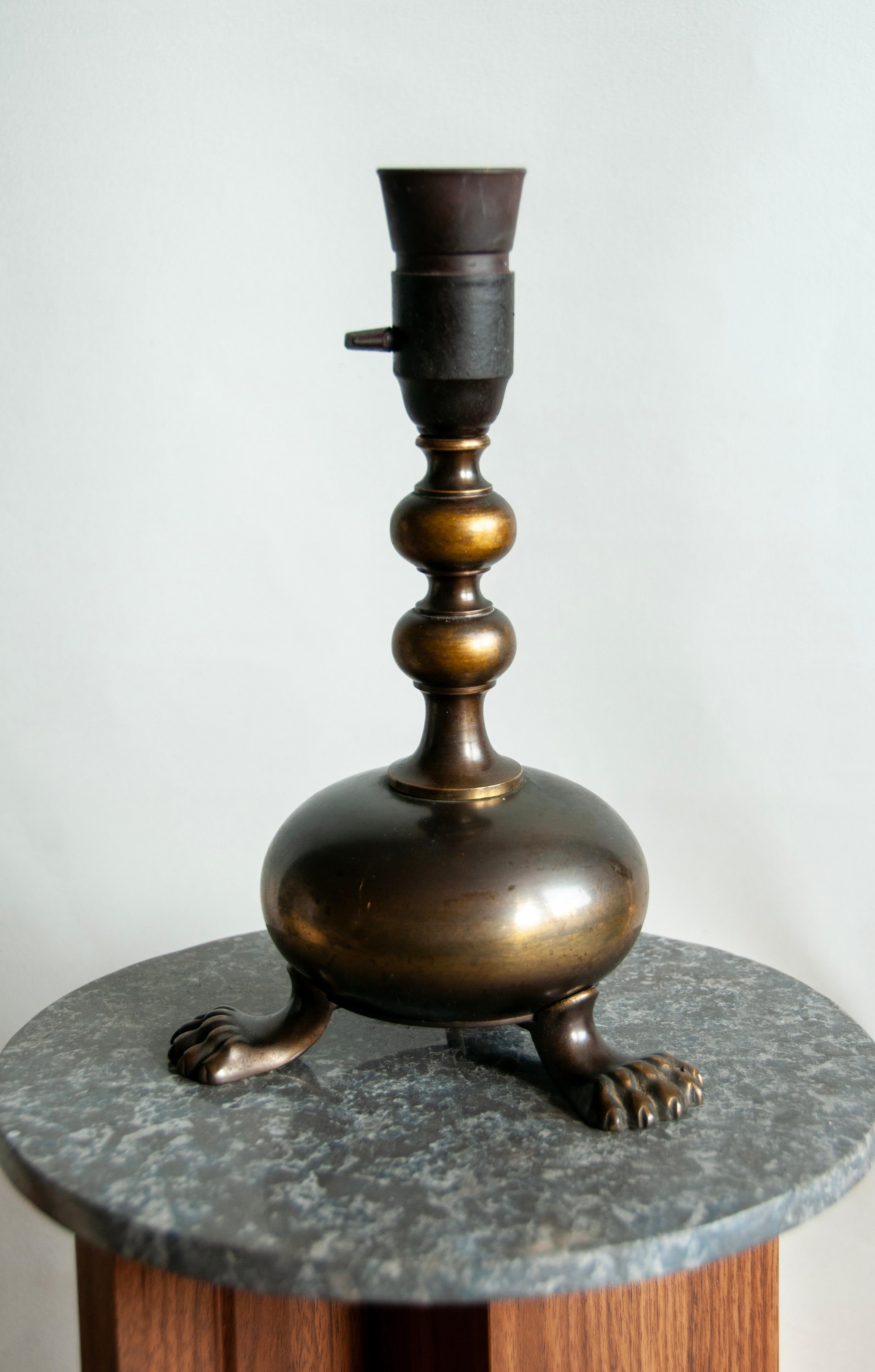 Early 20th Century 1920s French Bronze Table Lamp with Lion Feet For Sale