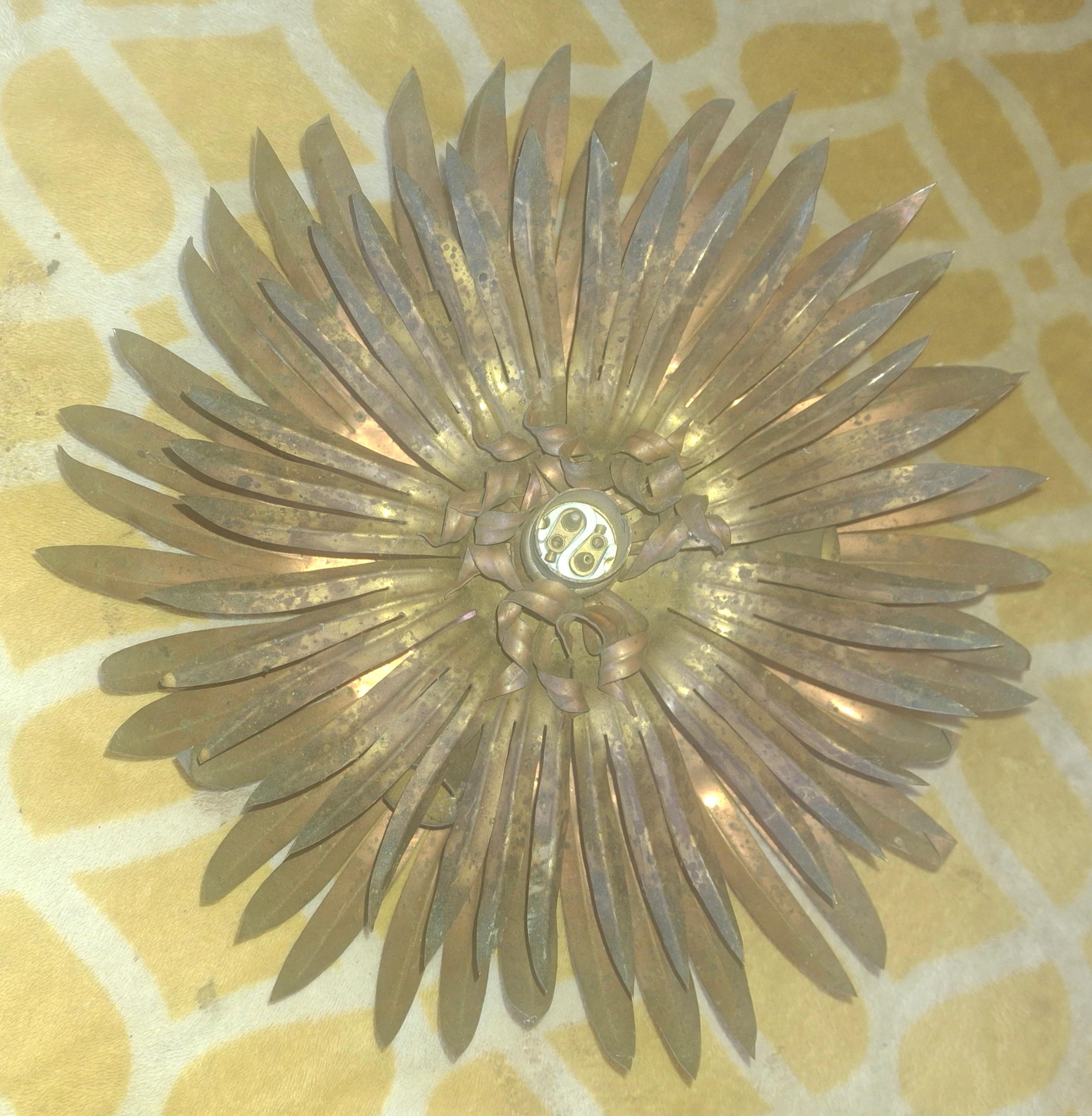 Plafon de techo/ Plafonnier de bronce tallado con forma de palmera de los años 20 del Brutalismo francés. Muy detallada y fabricada por Maison Jansen. 4 luces, 2 niveles.