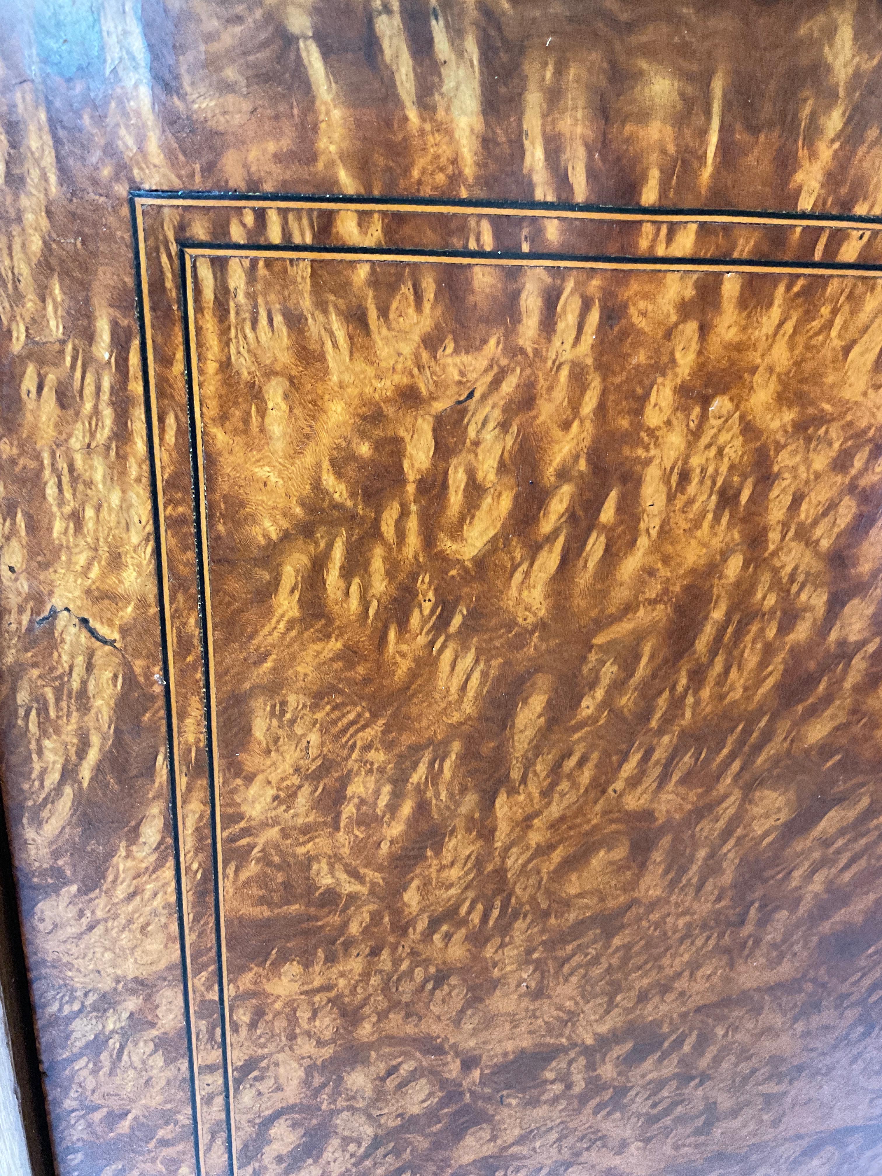 Credenza francese degli anni '20 in legno di radica con piano in marmo in vendita 10