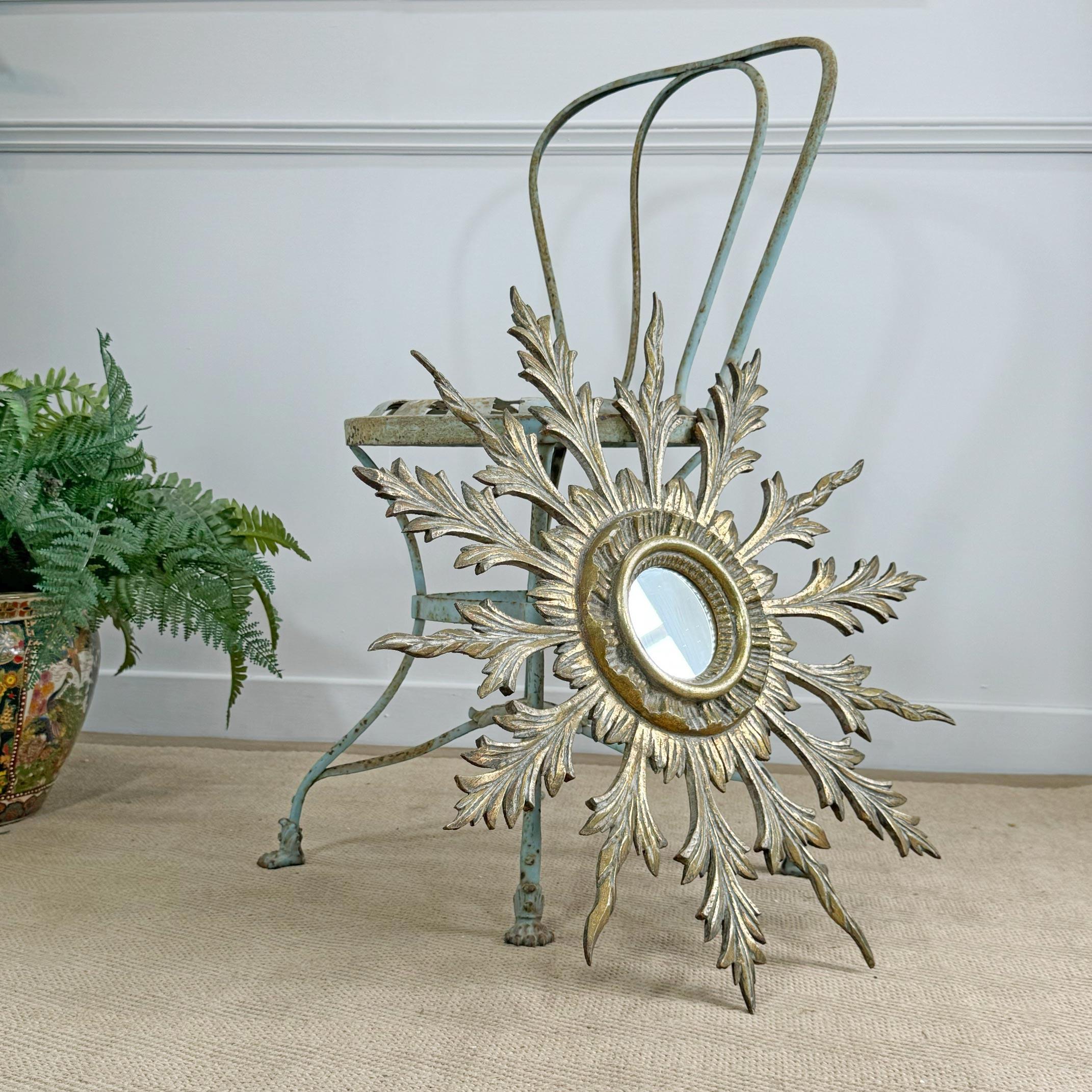 1920er Jahre Französisch geschnitzt Giltwood Sunburst Spiegel (Frühes 20. Jahrhundert) im Angebot