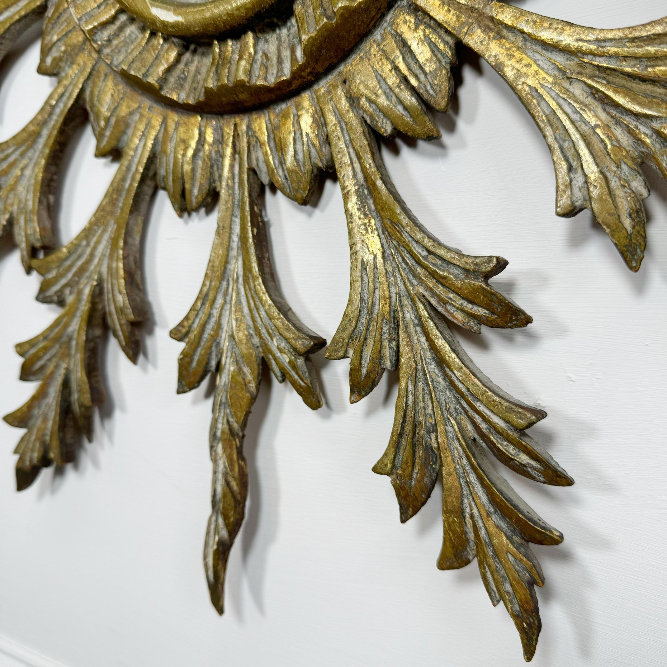 1920er Jahre Französisch geschnitzt Giltwood Sunburst Spiegel im Angebot 1