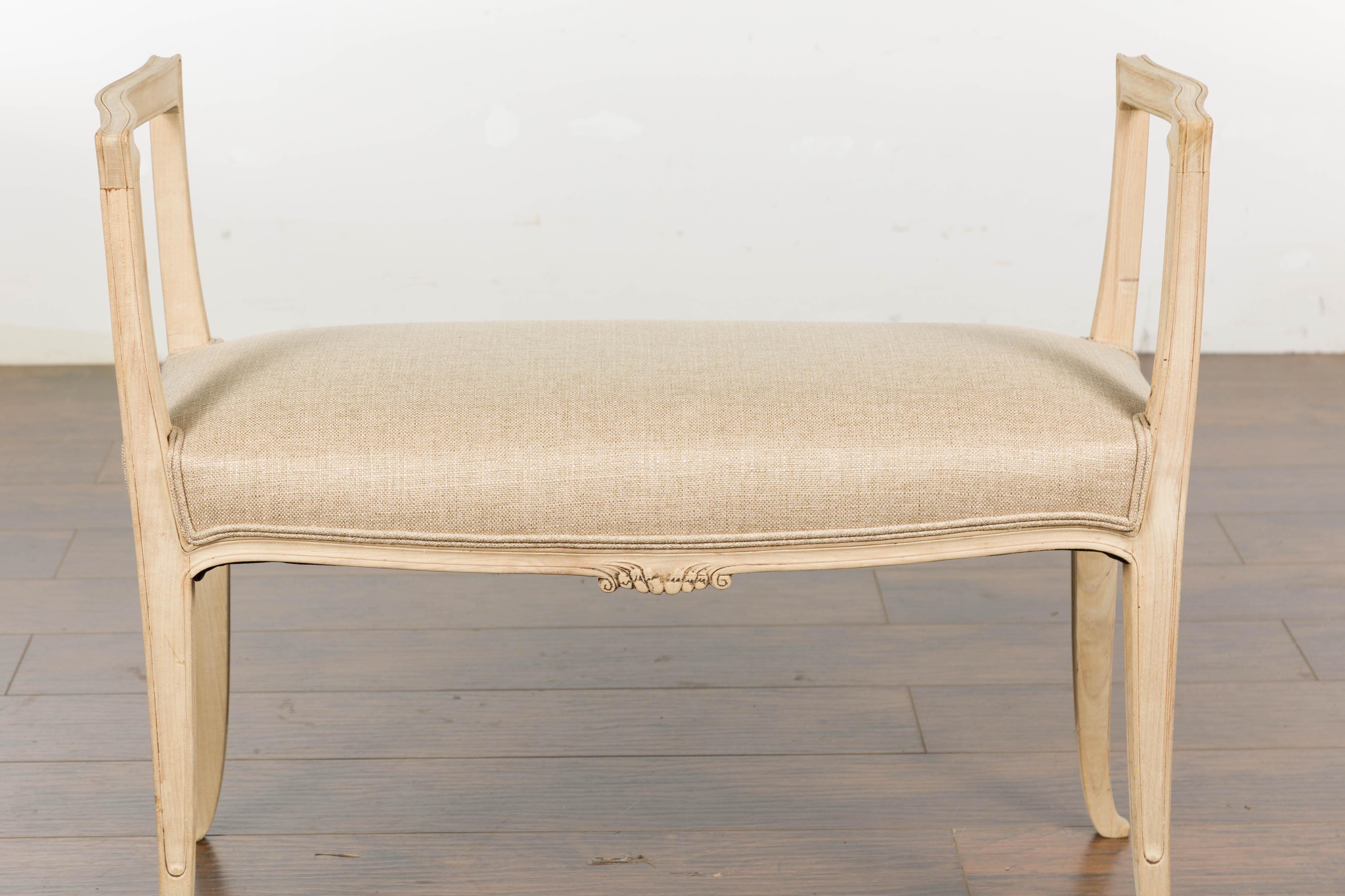 1920s French Carved Walnut Upholstered Bench with Natural Finish In Good Condition For Sale In Atlanta, GA