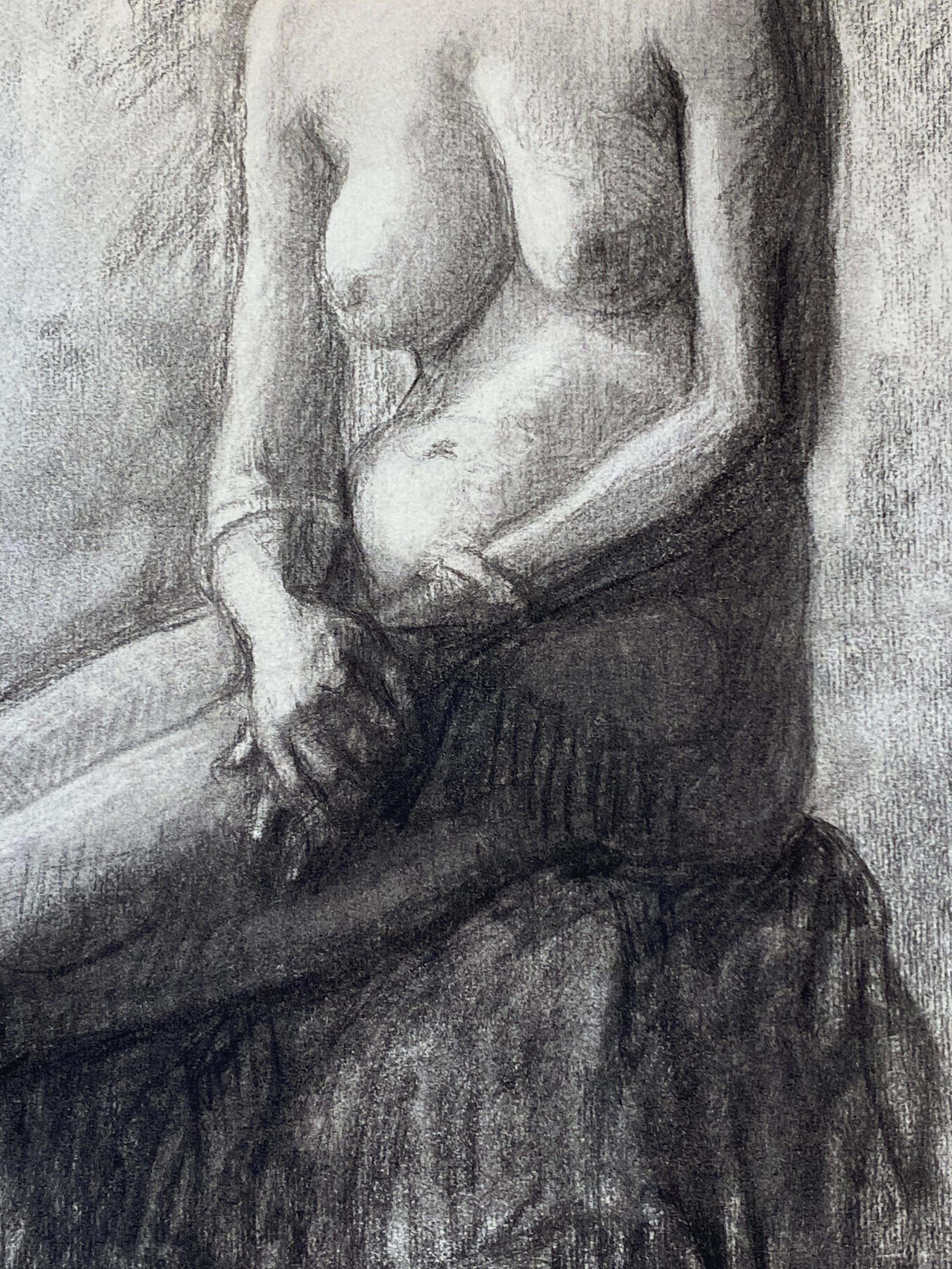 Croquis au fusain français des années 1920 d'une femme nue assise, modèle d'artiste en vente 1