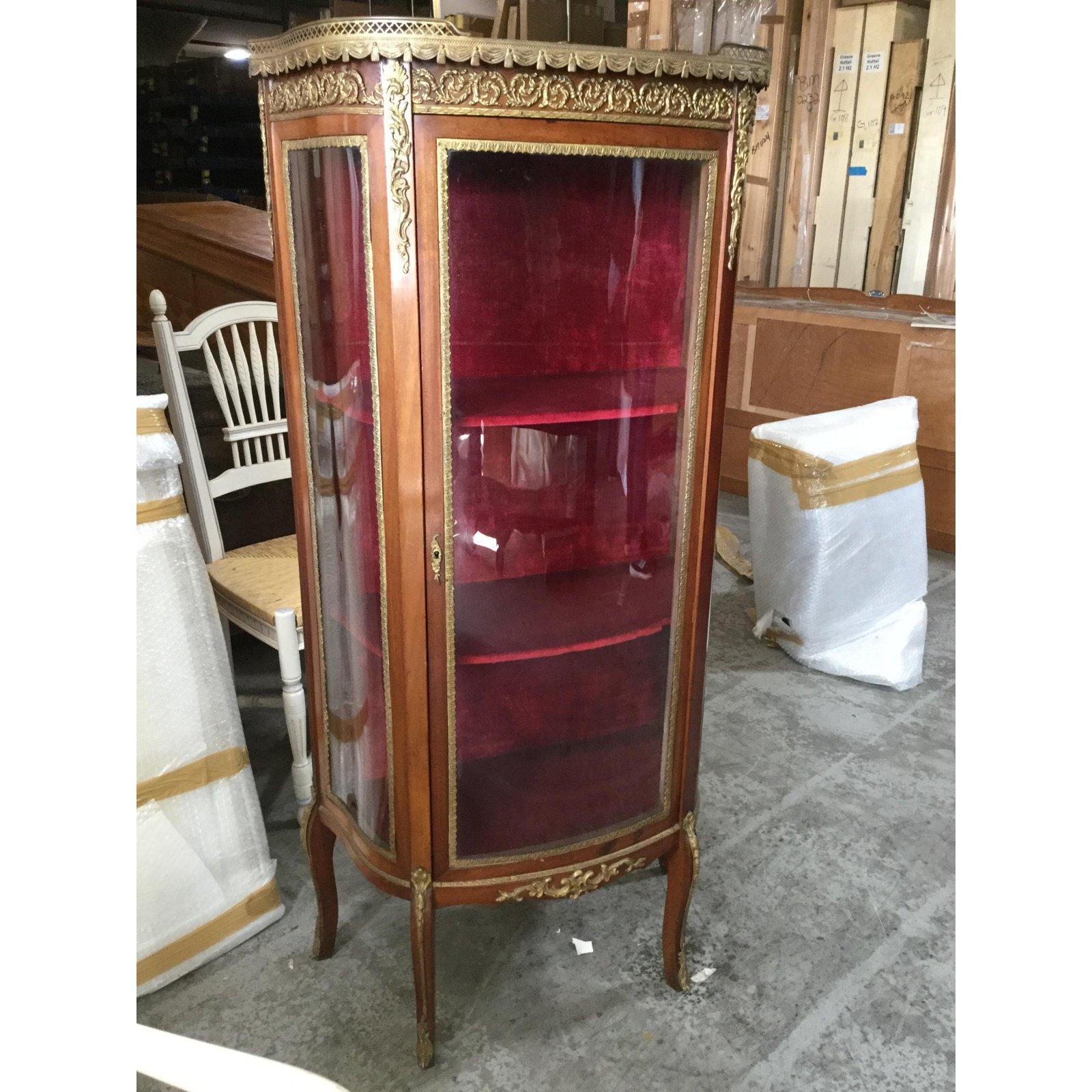 1920s French Curio Cabinet In Excellent Condition In Hopewell, NJ