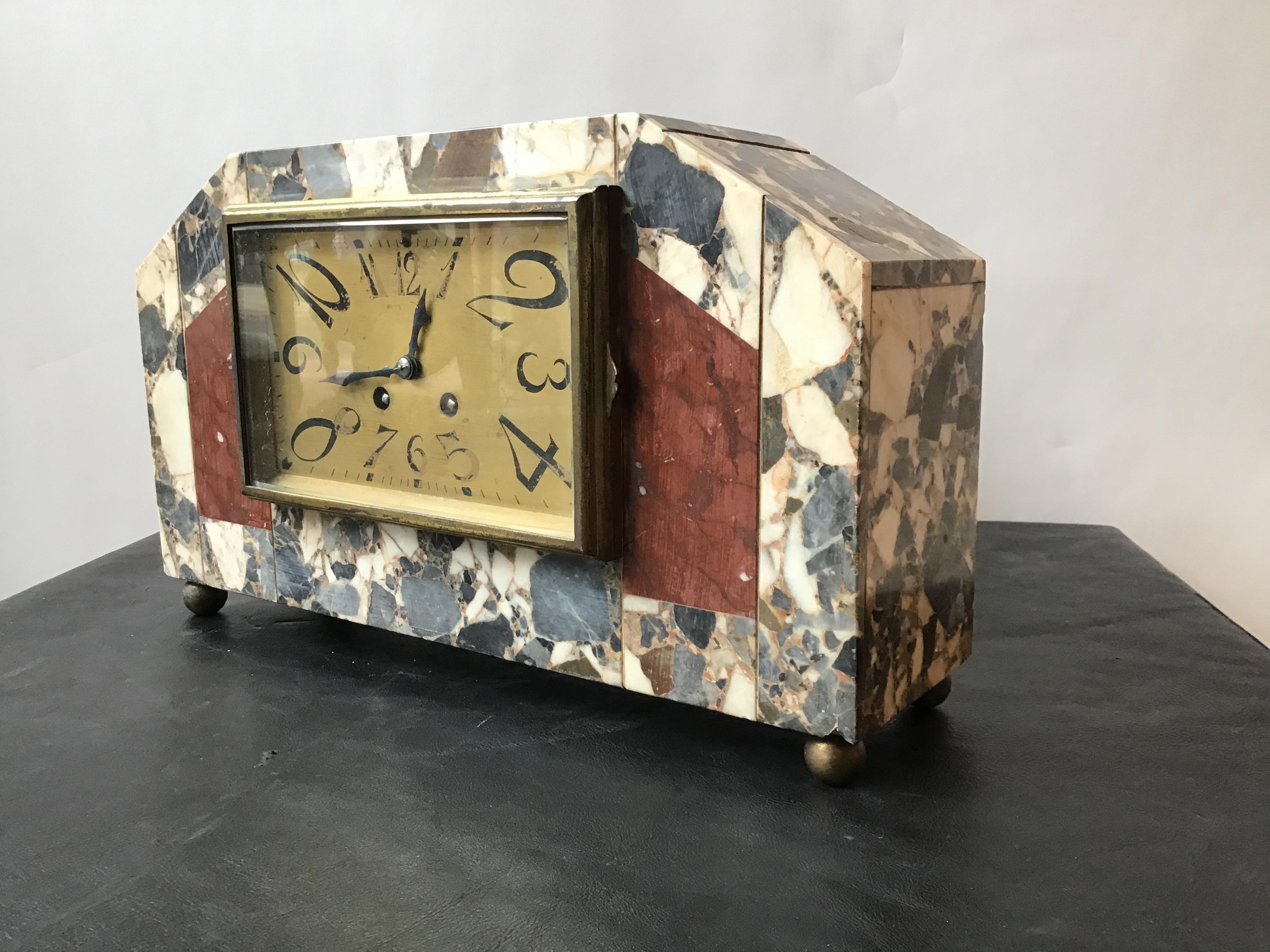 1920s French Deco Marble Mantle Clock In Distressed Condition In Tarrytown, NY