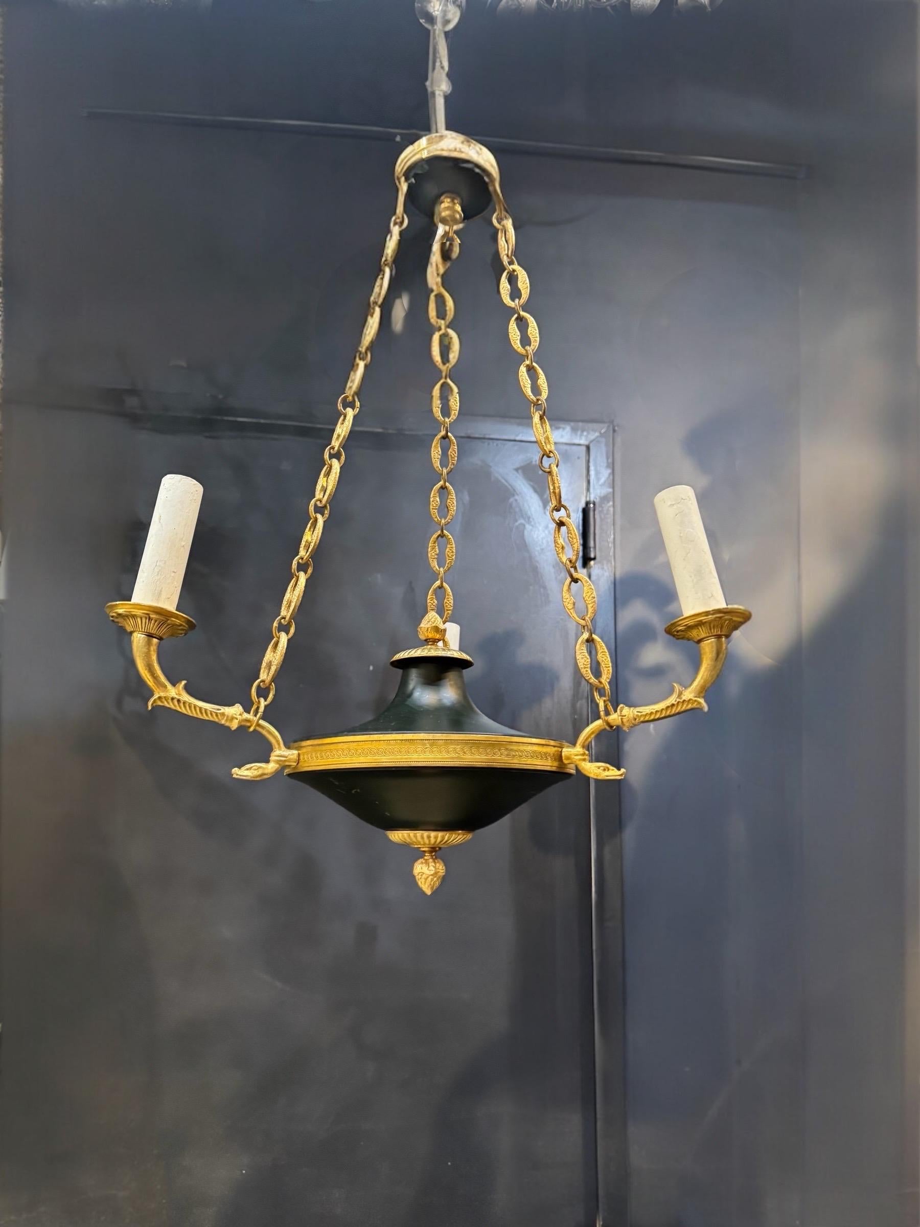 Bronzo Piccolo lampadario impero francese del 1920 a 3 luci in vendita