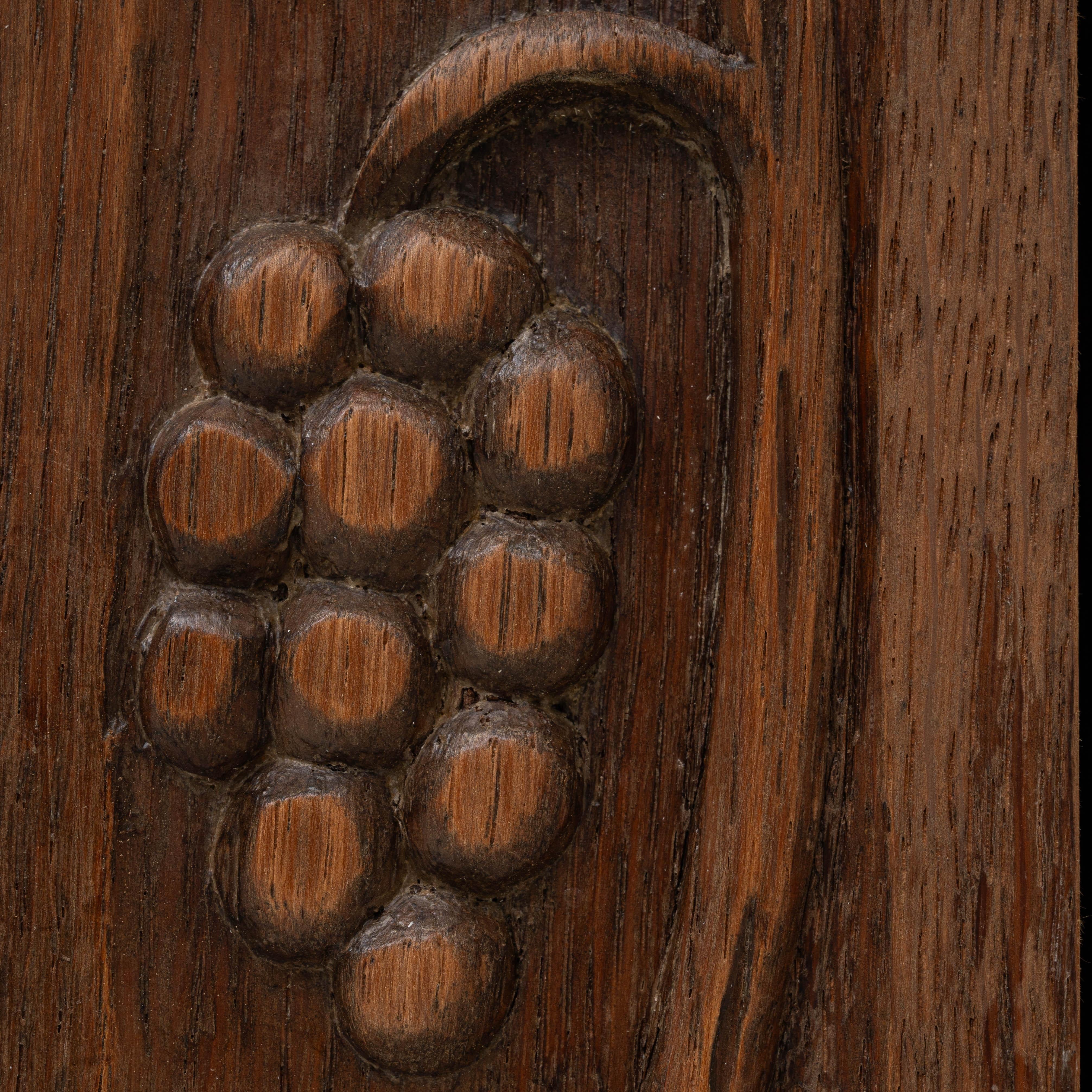 Armadio gotico francese degli anni '20 in Oak con patina originale in vendita 5