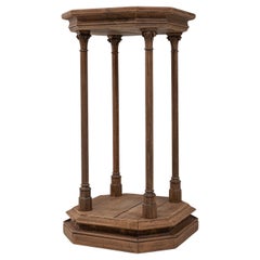 Piedistallo in legno in stile gotico francese del 1920