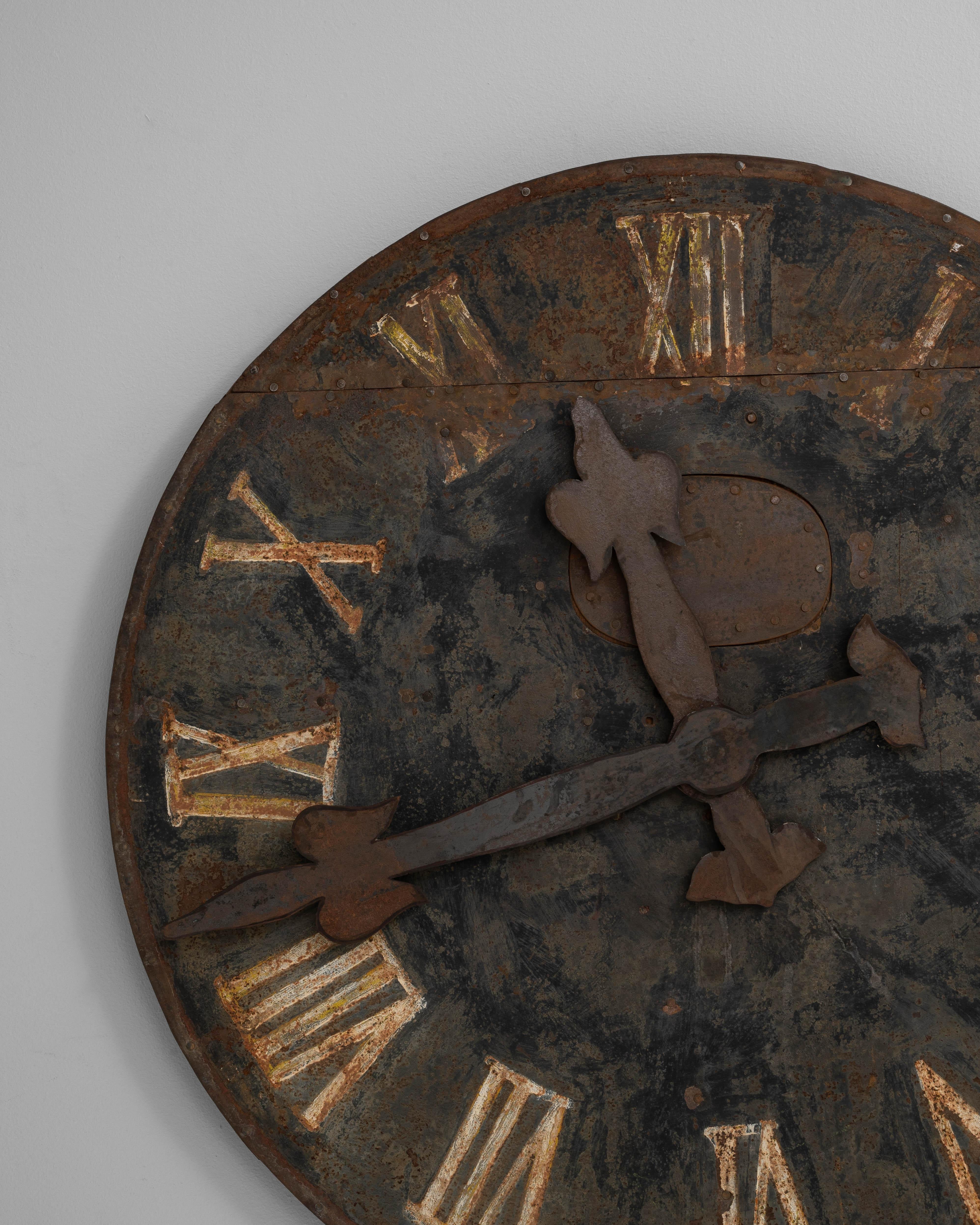 1920er Jahre Französisch Industrie Metall Wanduhr Gesicht im Angebot 1