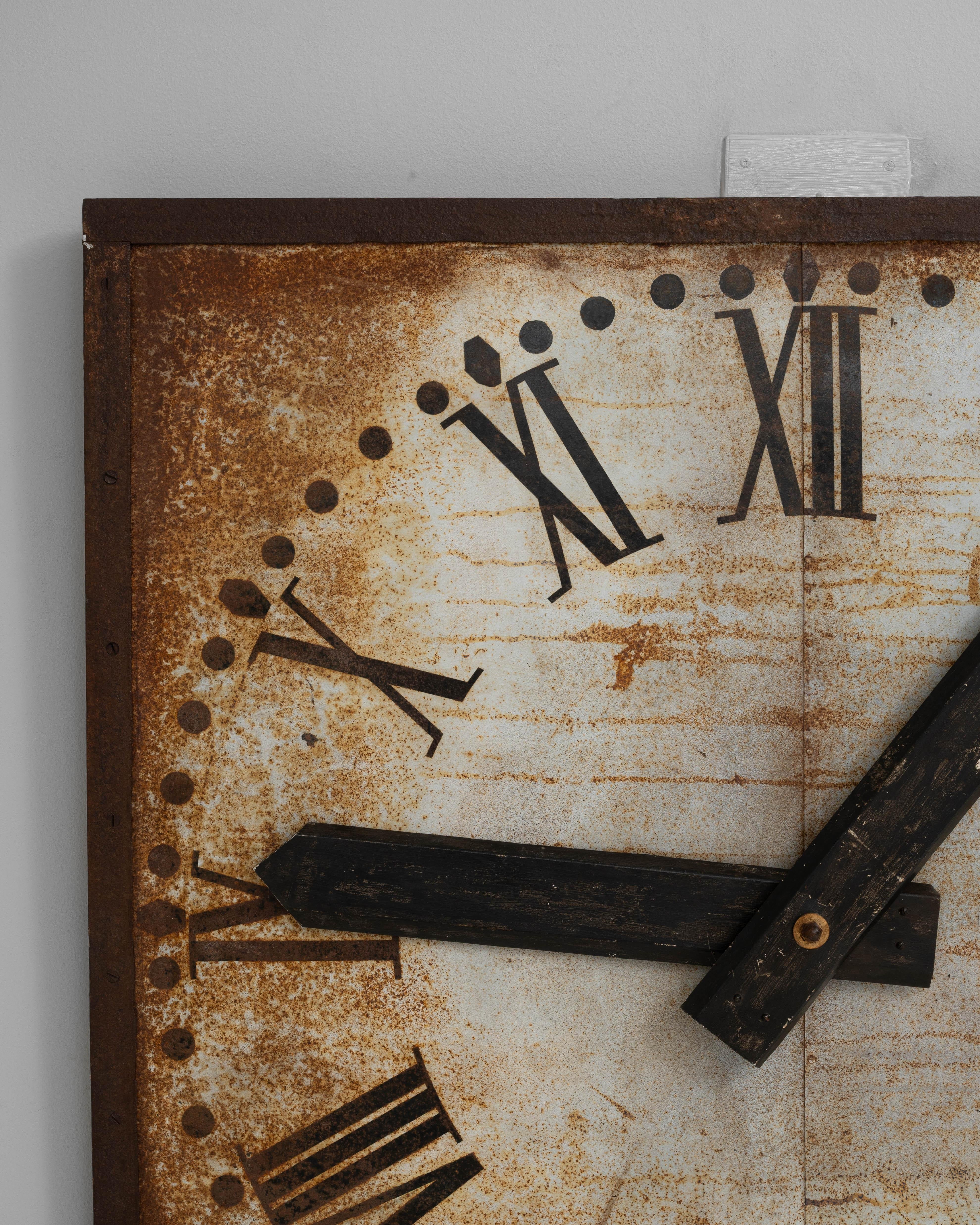 Metallo Orologio da parete industriale francese degli anni '20 con quadrante in metallo in vendita