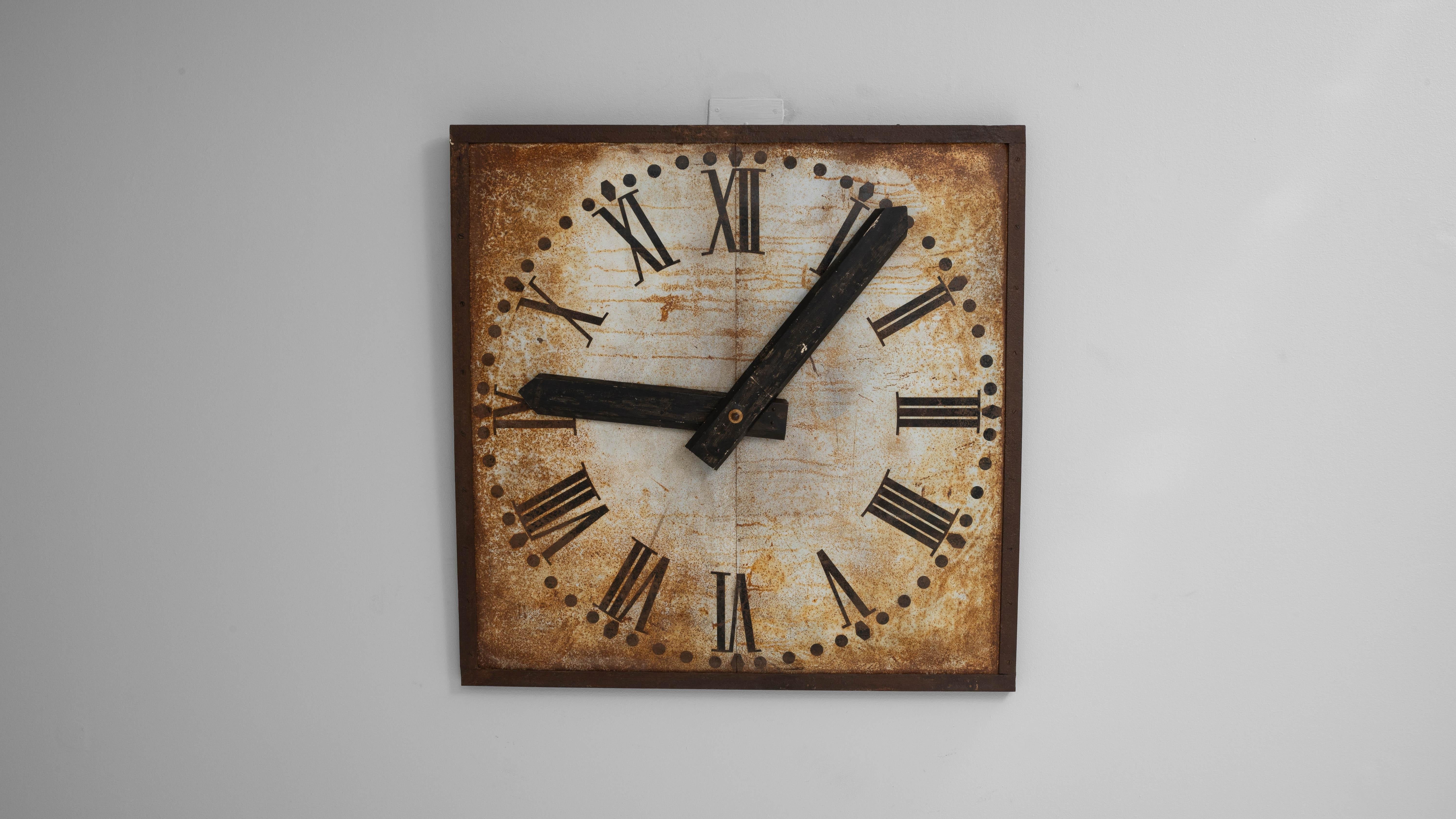 Orologio da parete industriale francese degli anni '20 con quadrante in metallo in vendita 1