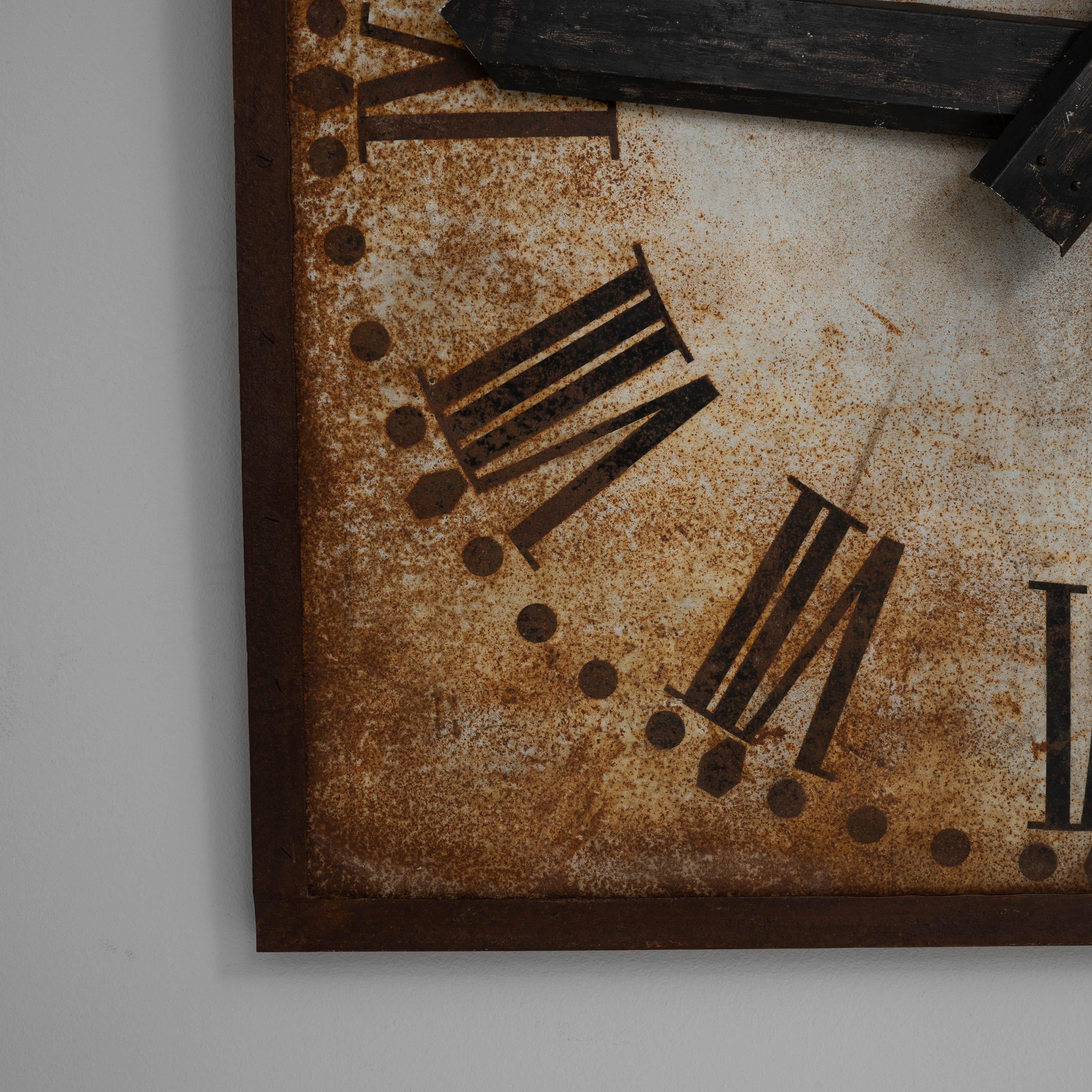 Orologio da parete industriale francese degli anni '20 con quadrante in metallo in vendita 3