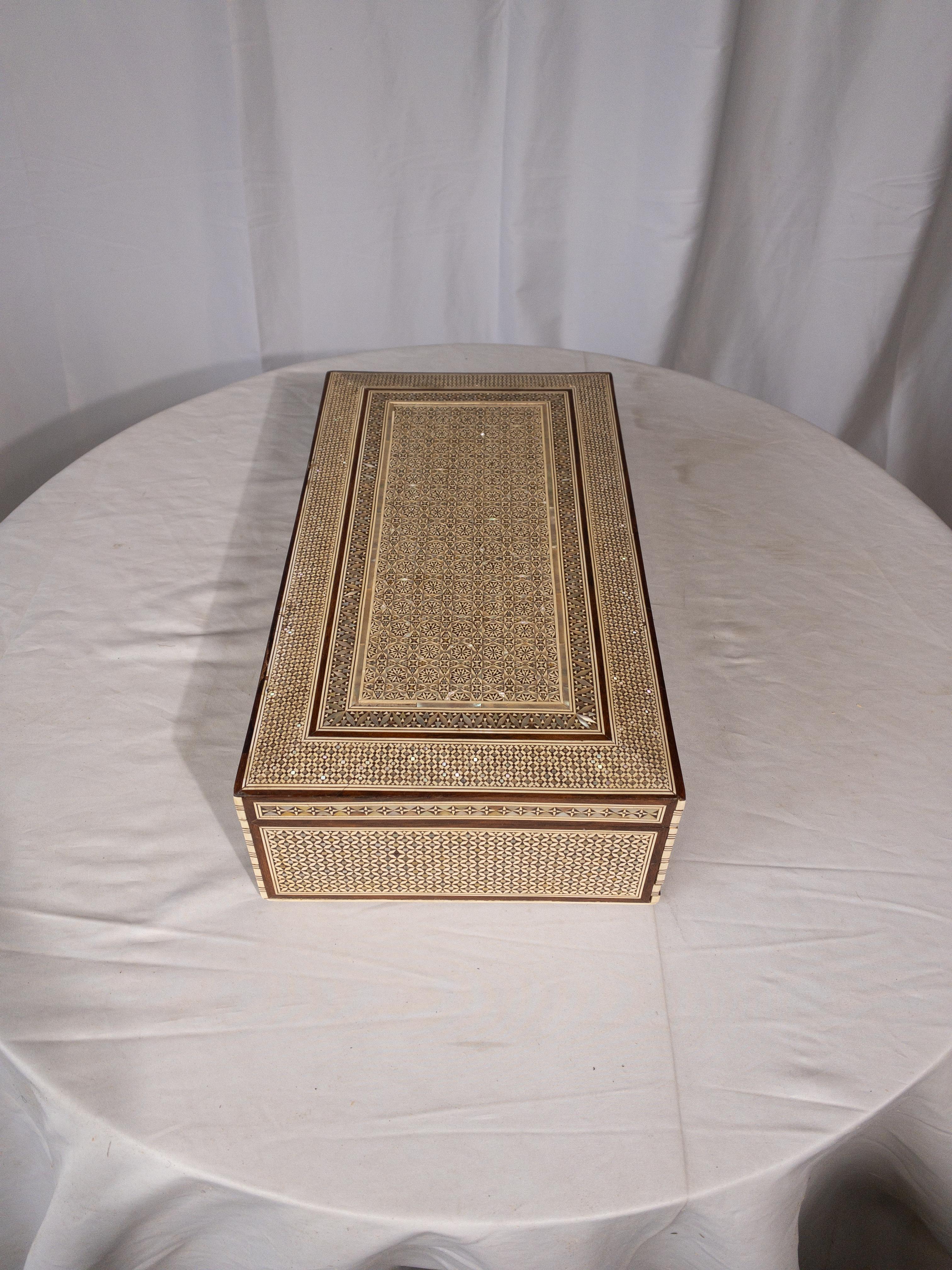 1920’s French Inlaid Anglo-Indian Style Jewelry Box In Good Condition For Sale In Houston, TX