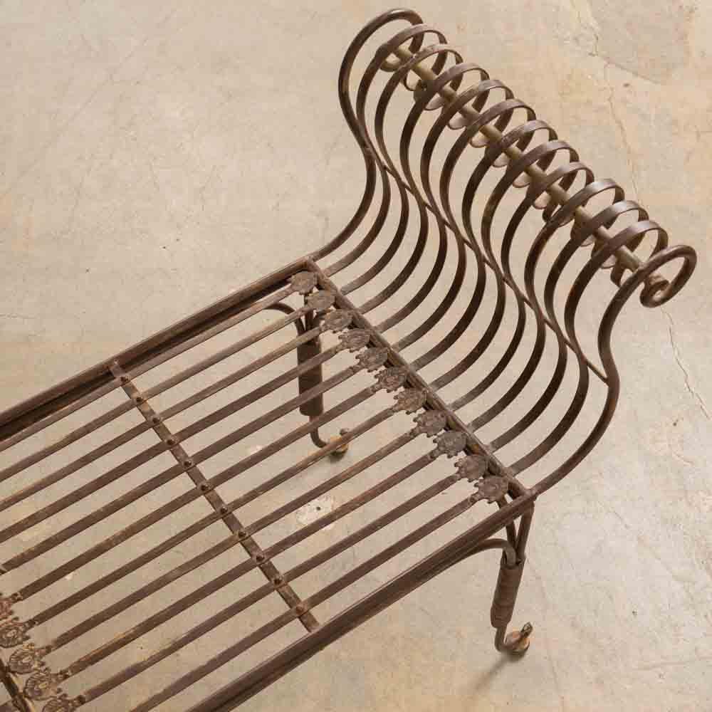 Taburete francés de hierro con volutas de los años 20 en venta 4