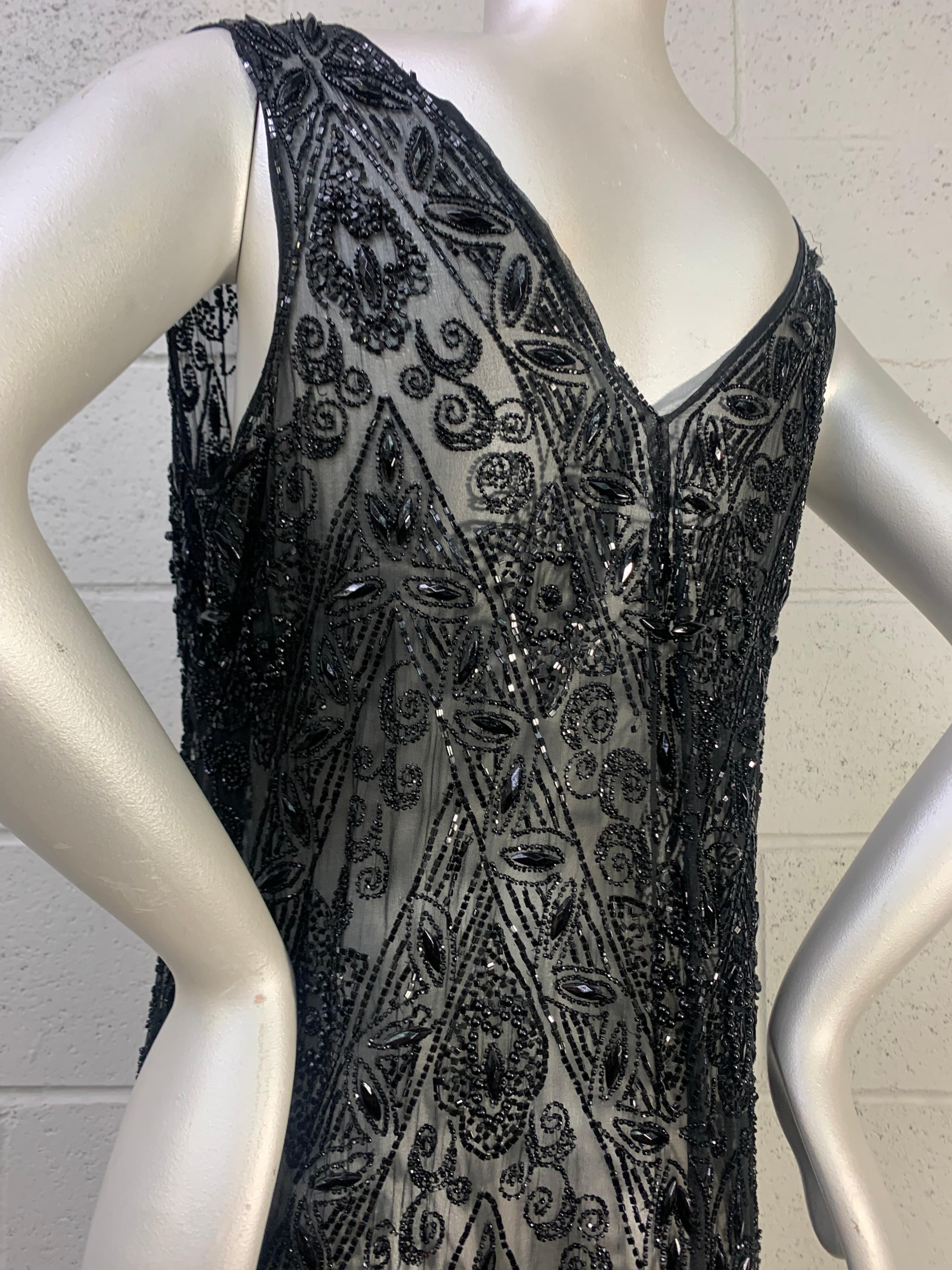 Robe tunique en mousseline de soie noire perlée de style français des années 1920  en vente 5