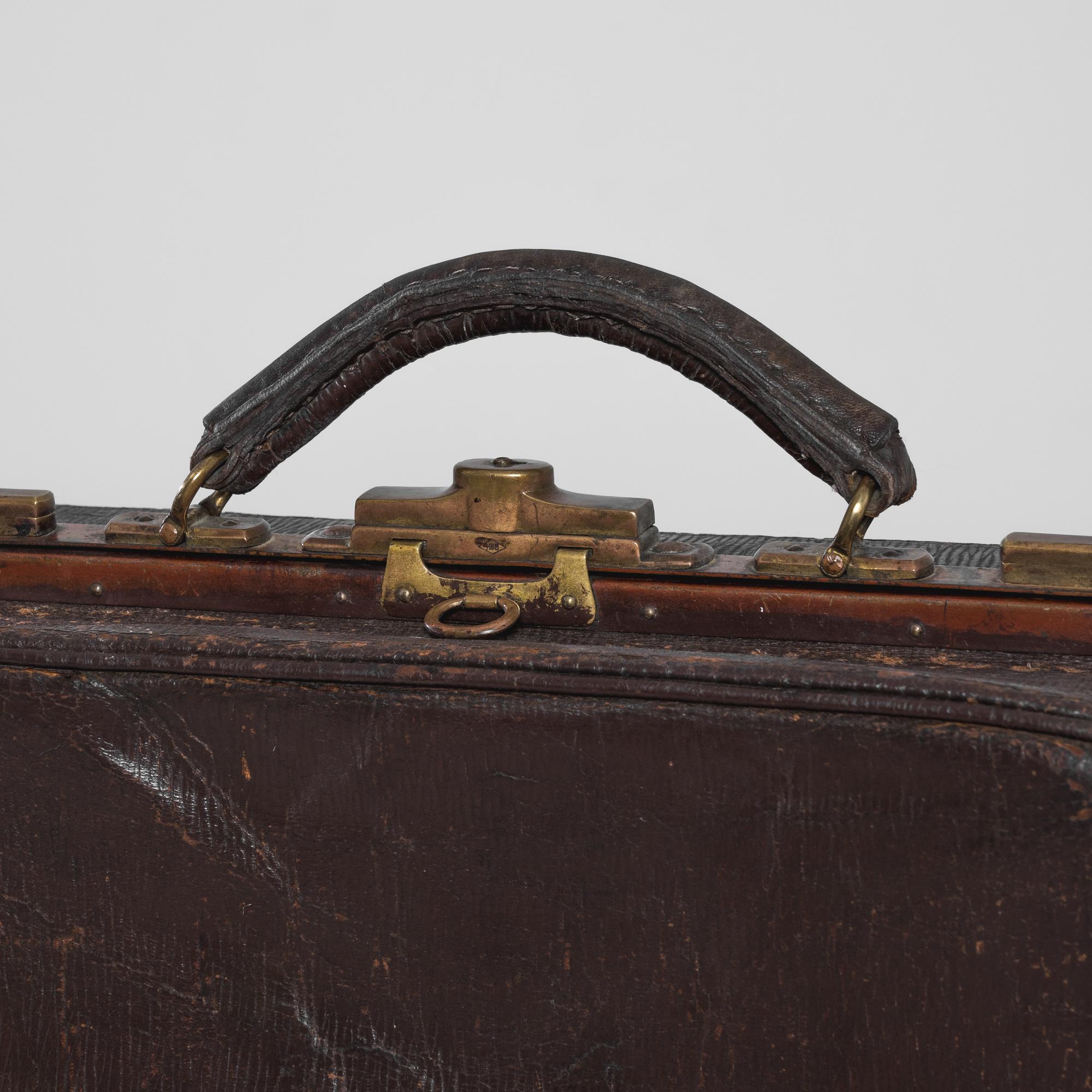 1920s French Leather Suitcase For Sale 1