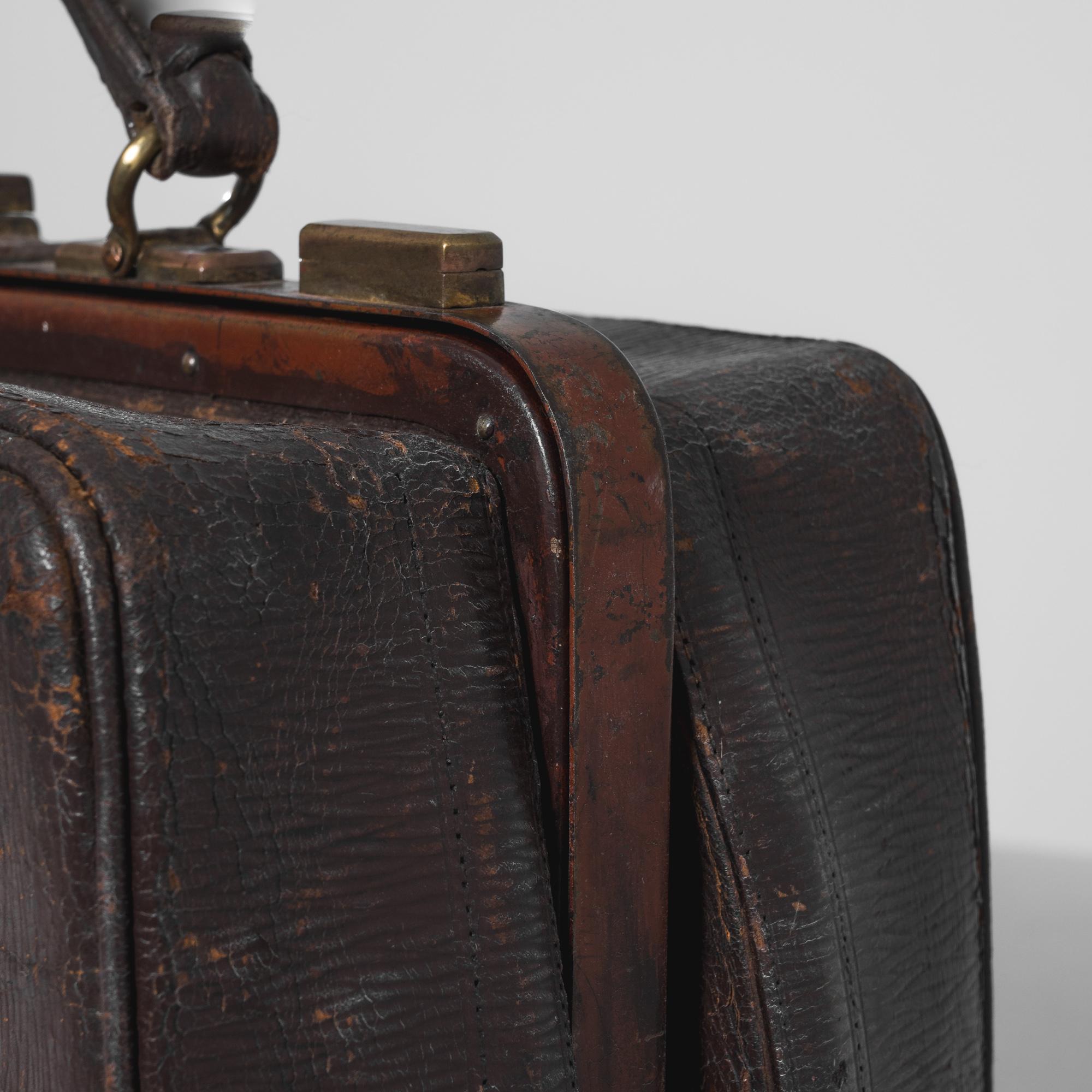 1920s French Leather Suitcase For Sale 2