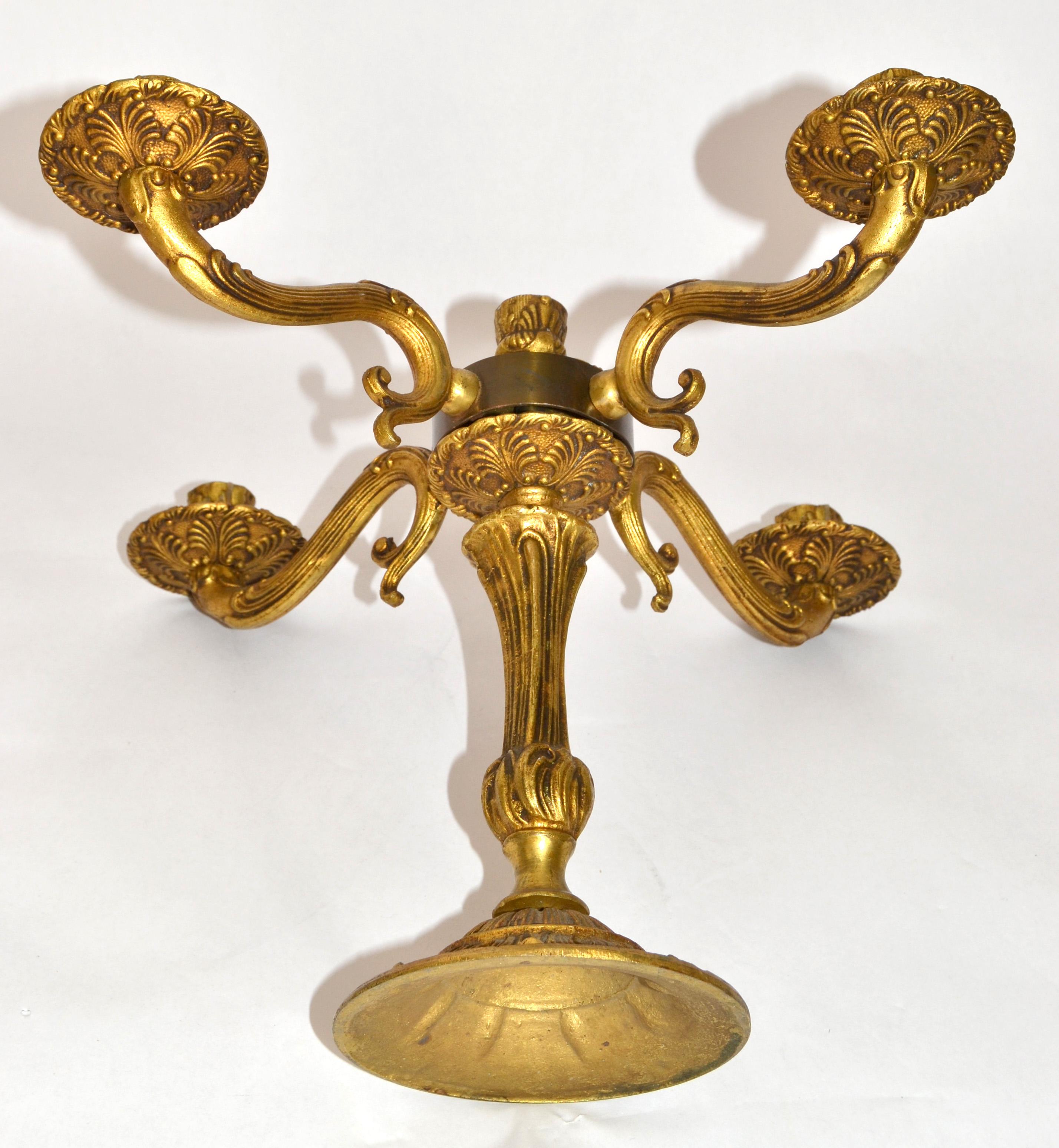 Candelabro francese degli anni '20 in stile Luigi XV a 5 candele in bronzo ornato in vendita 4